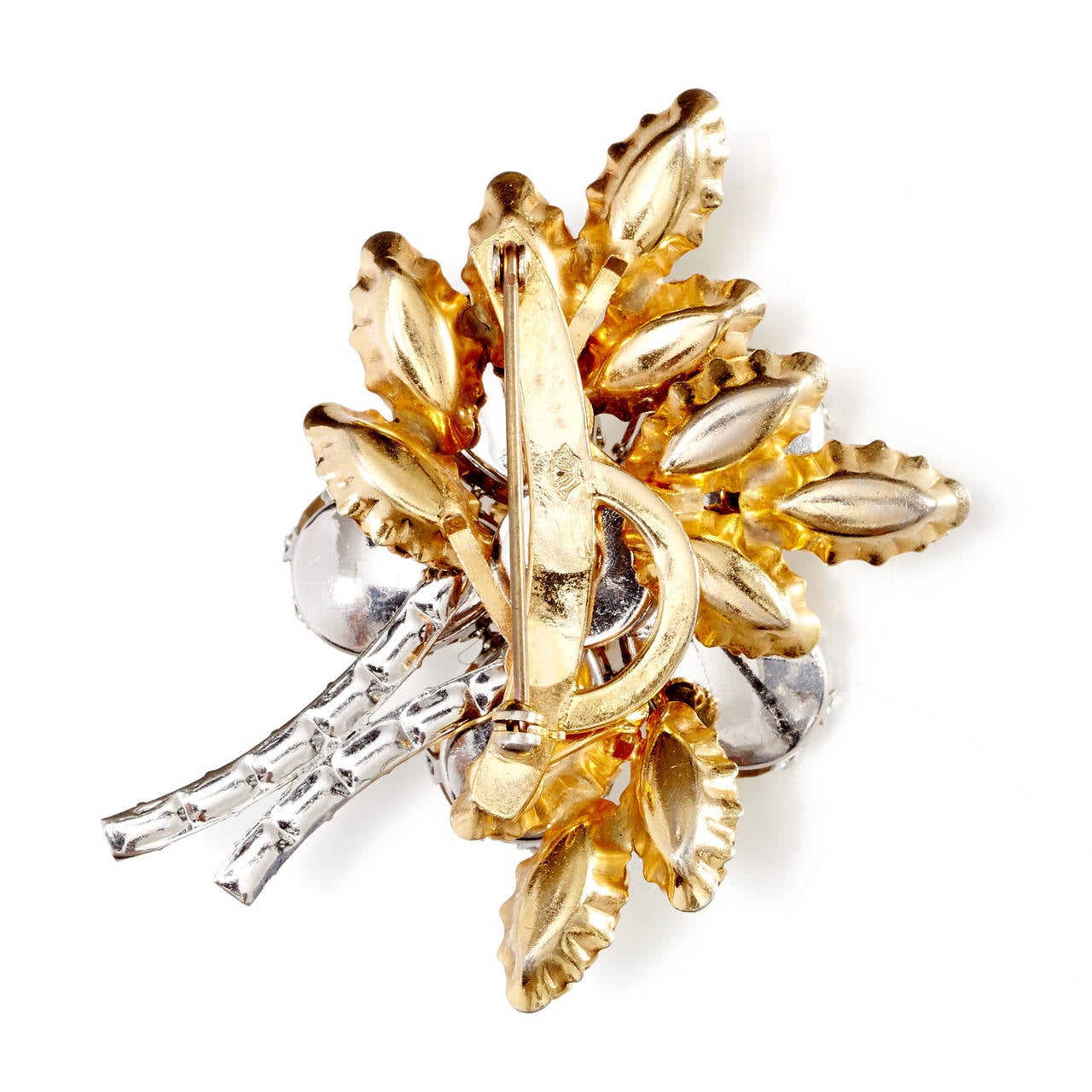 Exquisite Schoffel five petal flower brooch made in both Gold tone and Rhodium plated metal.
The ingenious layered construction is very high quality.
Each petal is a Clear faceted pear shaped rhinestone, the stamens are made up of prong set