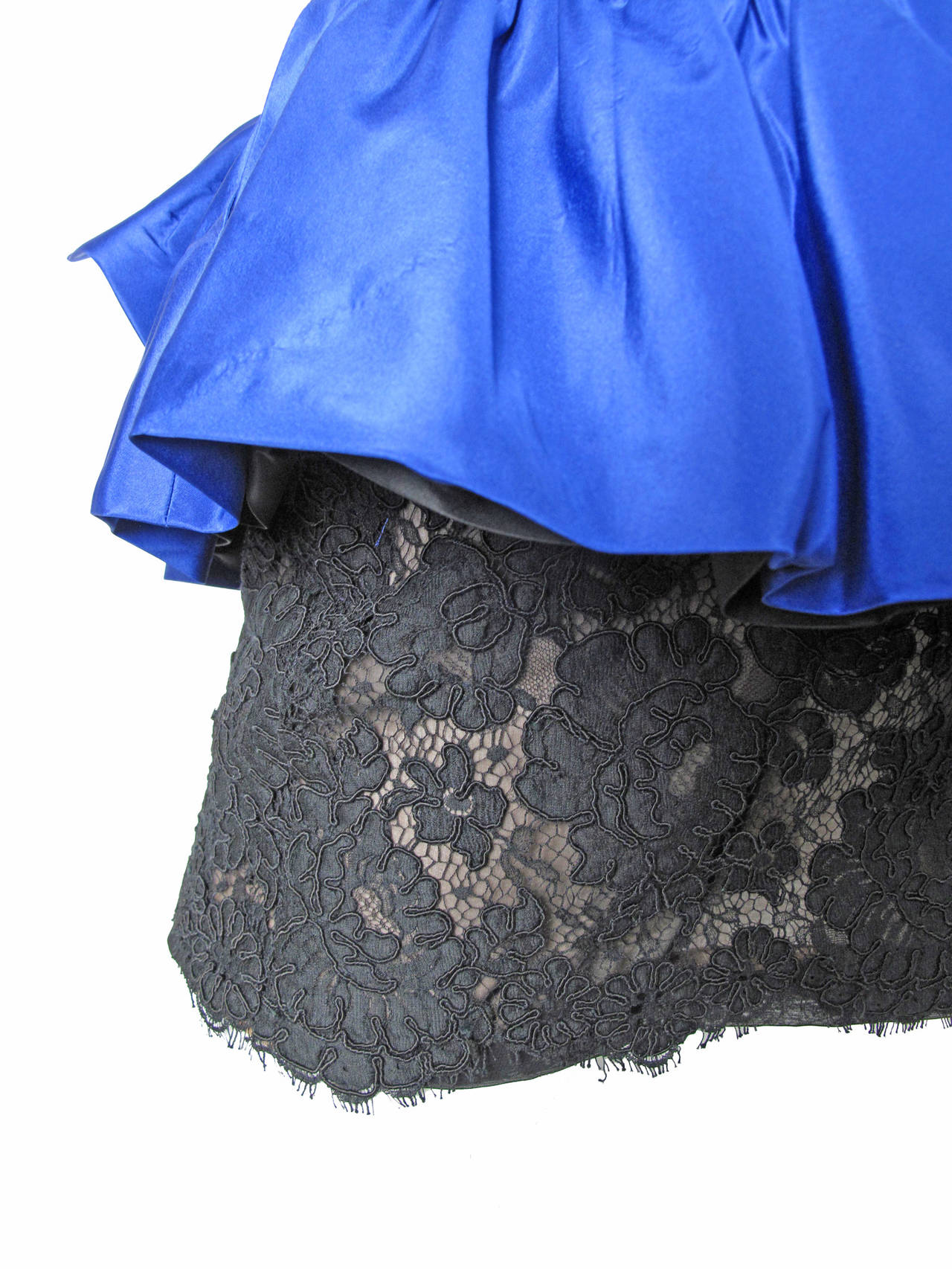 Oscar de la Renta blue taffeta and black lace strapless dress In Excellent Condition In Austin, TX