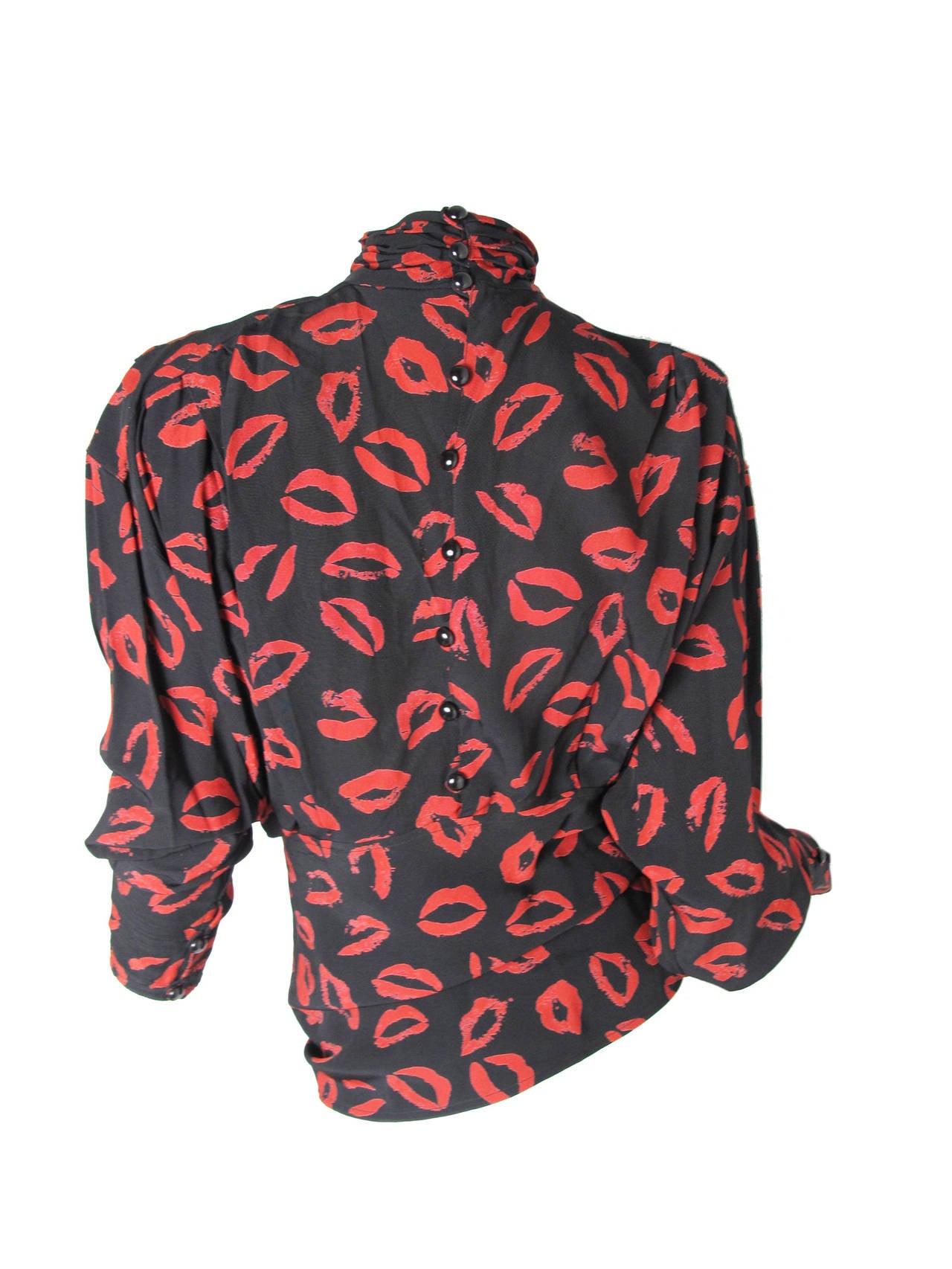 UNGARO viscose black and red lips print blouse with tie at waist. Shoulder pads can be removed. 46
