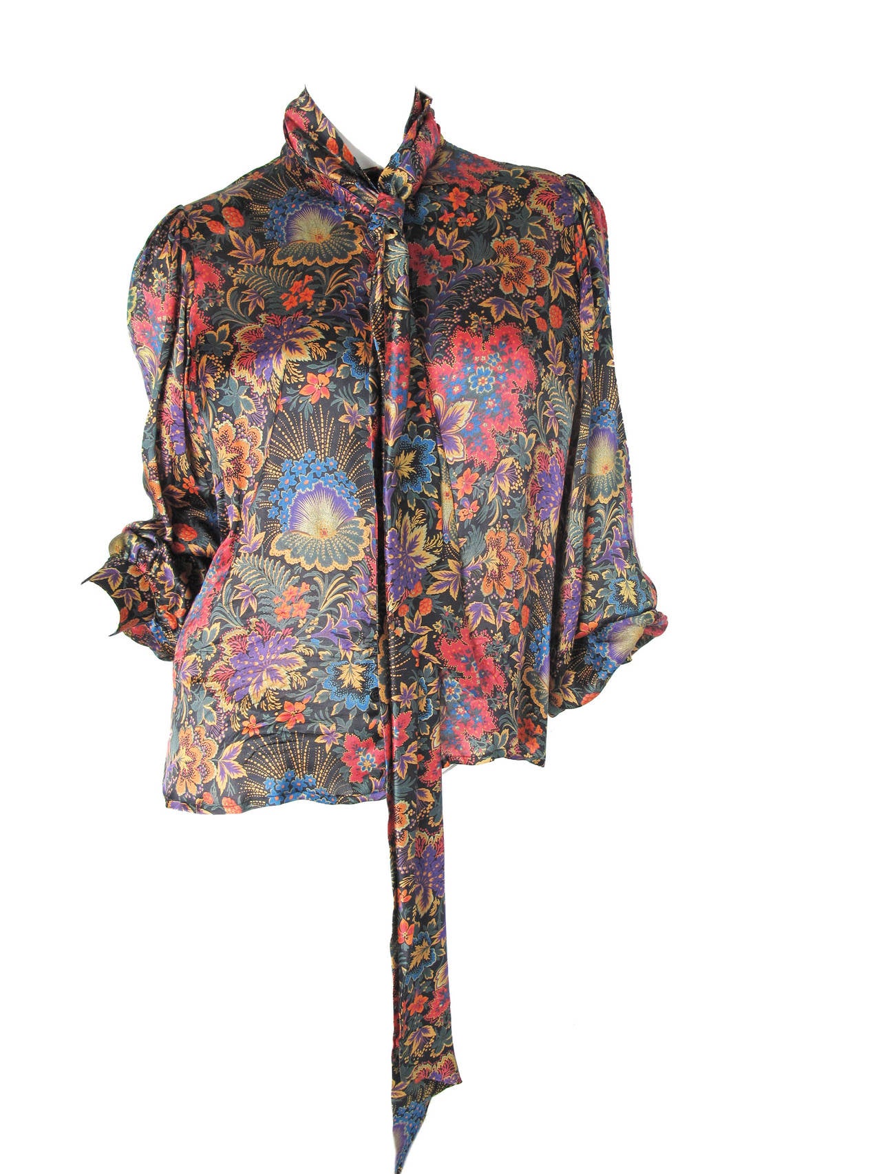 UNGARO silk blouse with neck tie and separate waist belt.  38