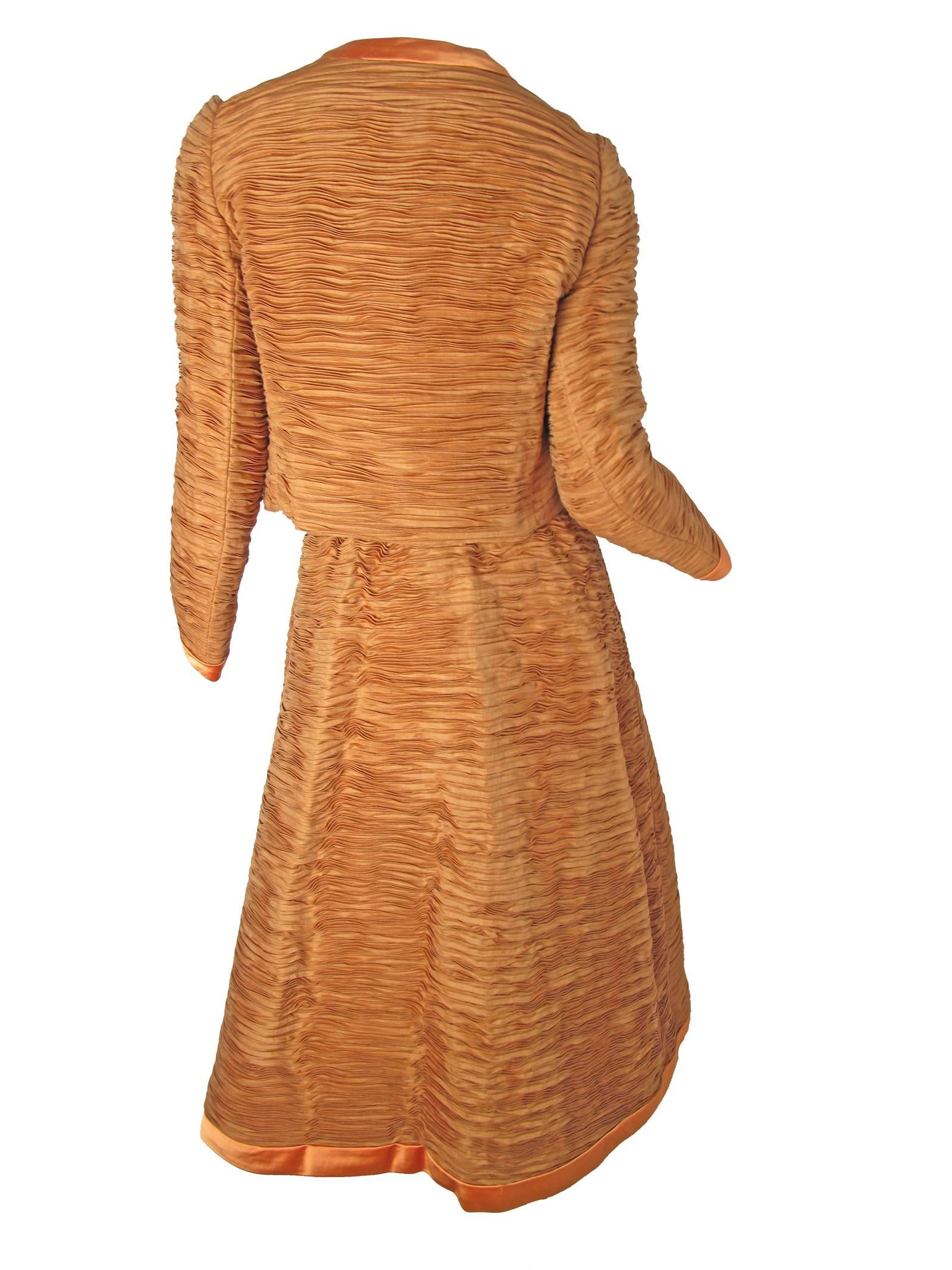 Sybil Connolly Irish Linen Pleated Suit, 1960s  In Excellent Condition For Sale In Austin, TX