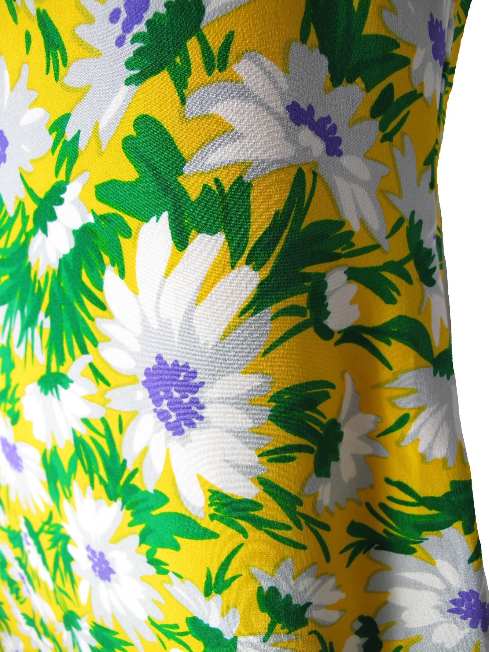 Galanos bright yellows with grey, purple and white flowers and green stems print.  Condition: Excellent. Size X large

We accept returns for refund, please see our terms.  We offer free ground shipping within the US.  Let us know if you have any