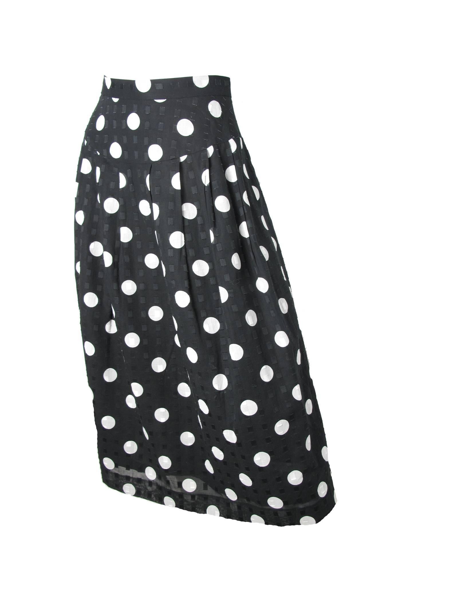 Geoffrey Beene black skirt with white polka dot print.  Sheer cotton top layer and lined black slip.  Condition: Excellent. Size 6

We accept returns for refund, please see our terms.  We offer free ground shipping within the US.  Let us know if