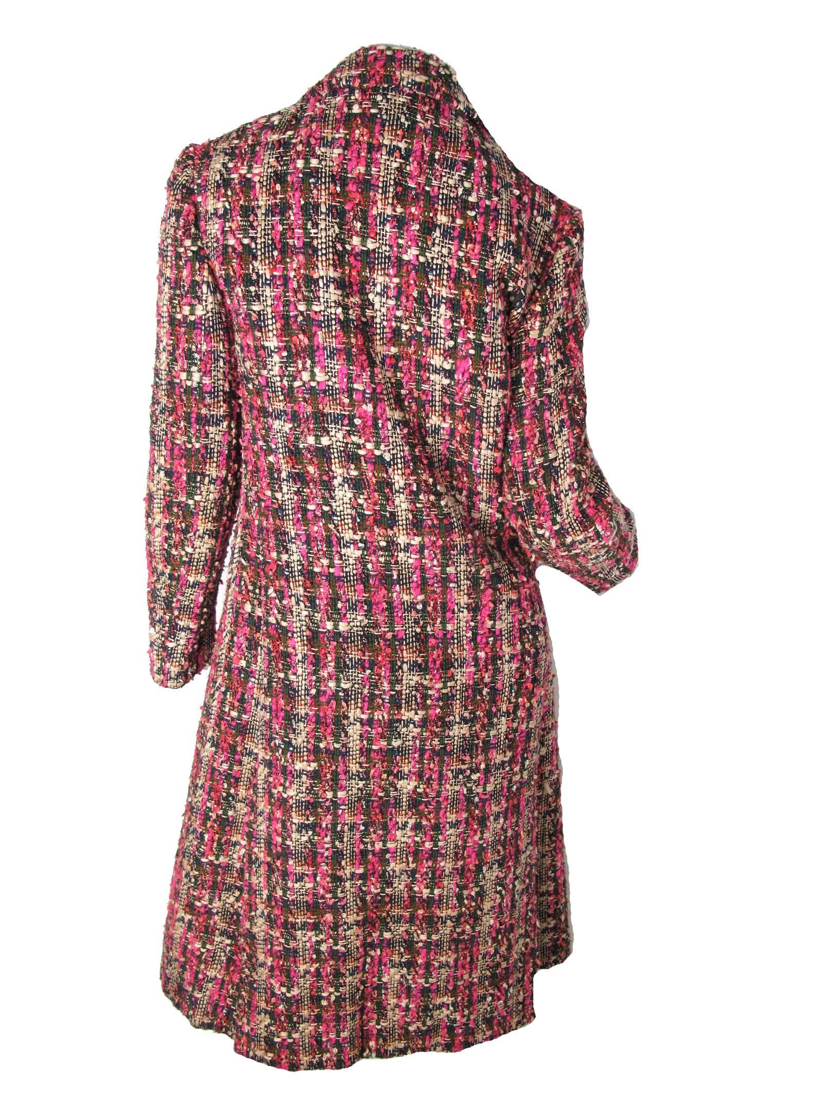1970s Bill Blass woven coat with two front pockets, buttons down front.  Pink, green, cream. Condition: Excellent.  Label size 12 / current size 10

39