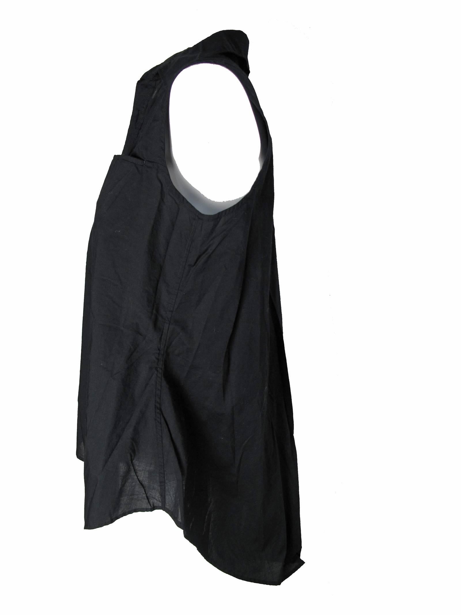 Y's black cotton sleeveless button down shirt with two front pockets and longer tail in back.  Condition: Very good.  Size 3
41