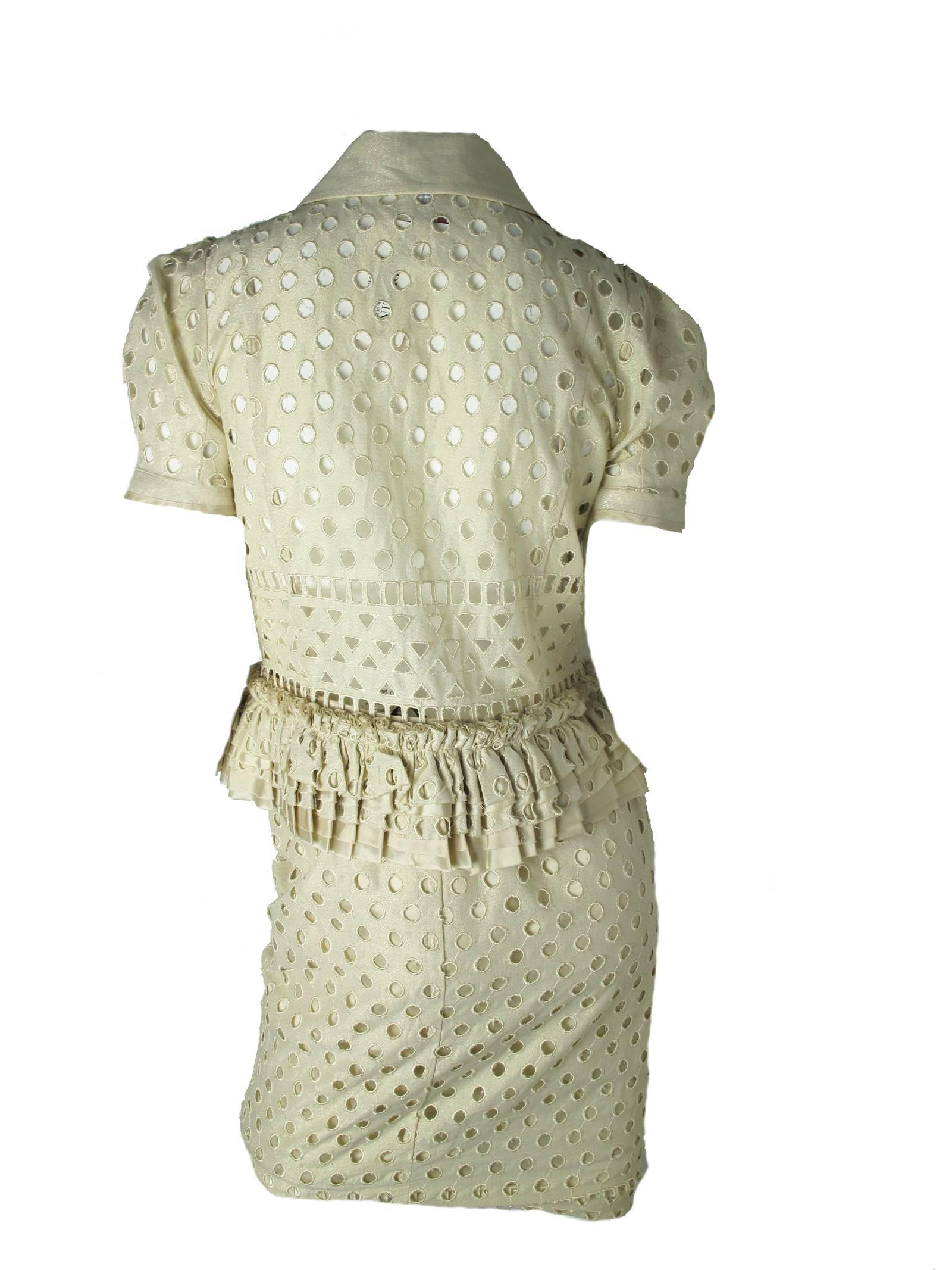 Valentino gold cotton eyelet skirt and top.  Condition: Excellent, tags still attached.  Size 42

We accept returns for refund, please see our terms.  We offer free ground shipping within the US.  Please let us know if you have any questions.