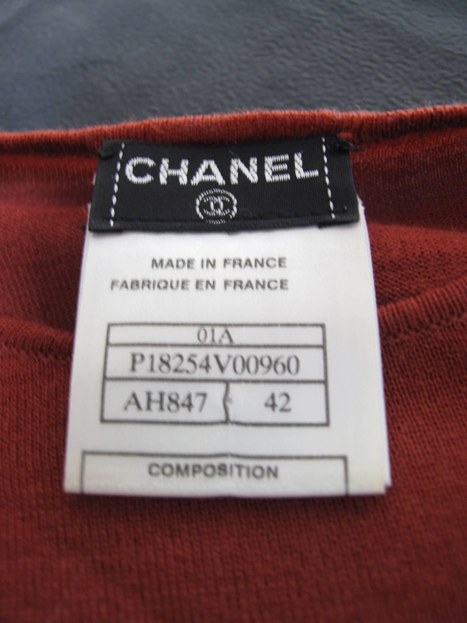 Chanel rust colored fine wool sweater. Blouson top with fitted rib bottom, size 42.  Condition: Excellent. 
We accept returns for refund, please see our terms.  We offer free ground shipping within the US.  Please let us know if you have any