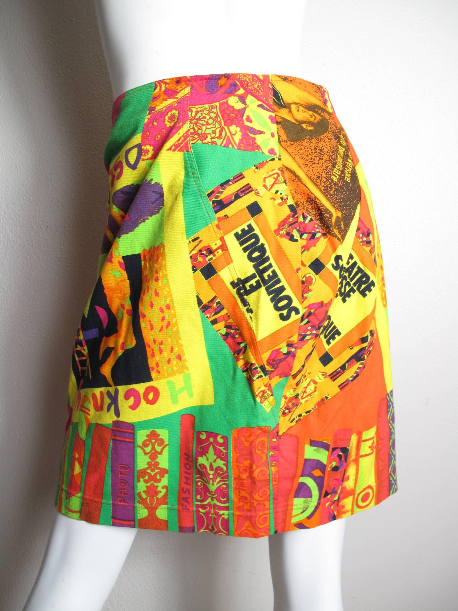 Istante Versace printed skirt.  Condition: Excellent. Cotton and elastic fabric.  Size 44. 

29