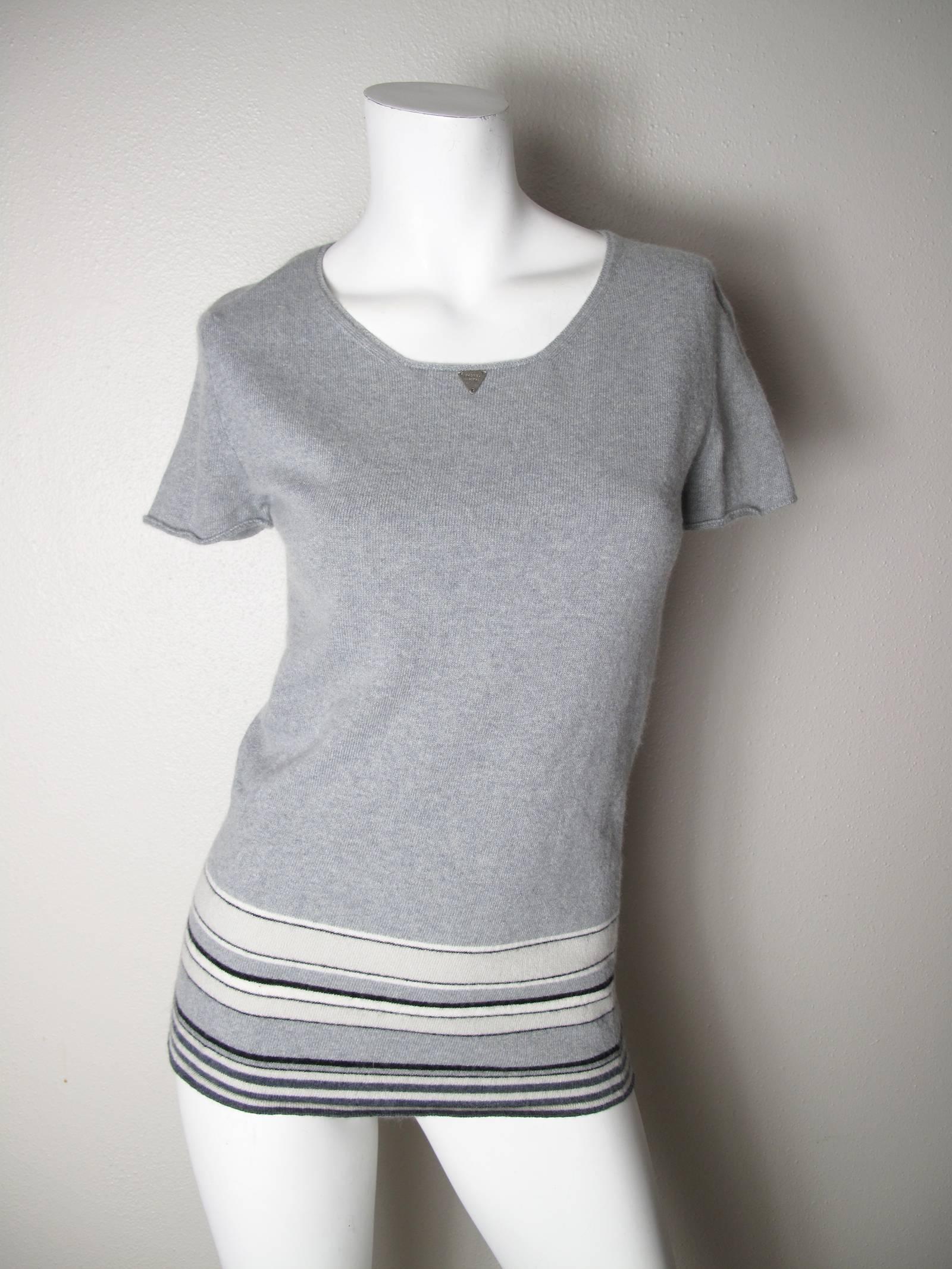 Chanel grey Cashmere twin set.  Condition: Very good, missing Chanel labels. Size 40

