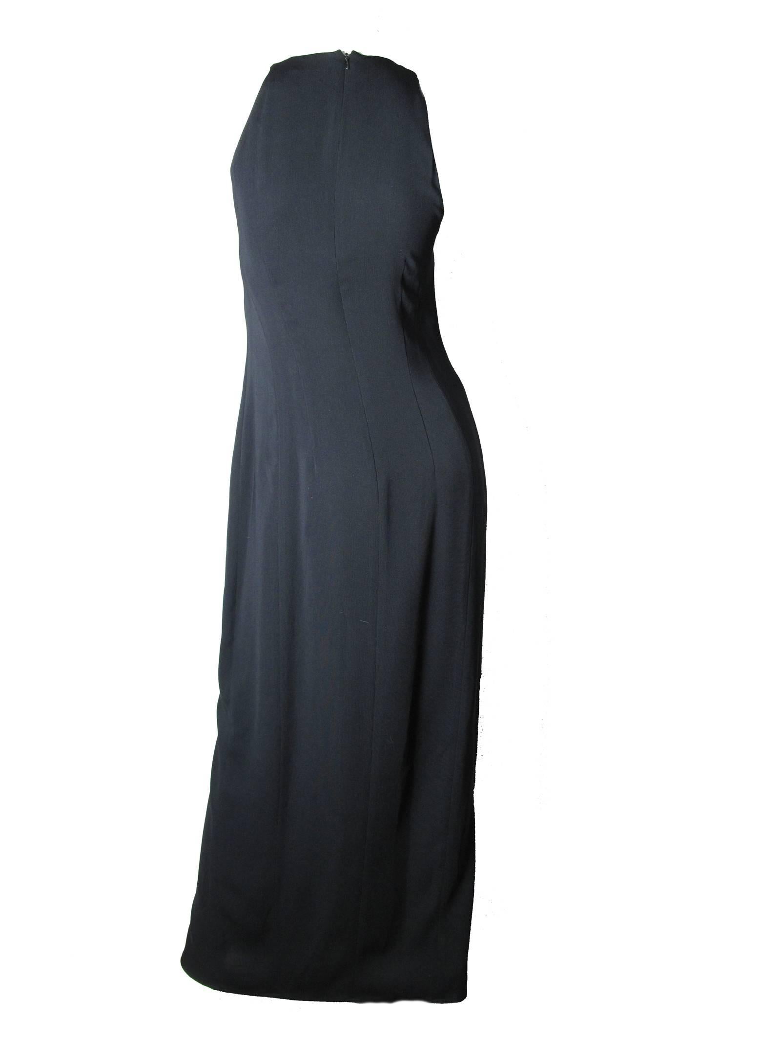 Ungaro black sleeveless evening gown. Condition: Excellent. Size 6 / 40

We accept returns for refund, please see our terms. We offer free ground shipping within the US. Please let us know if you have any questions.