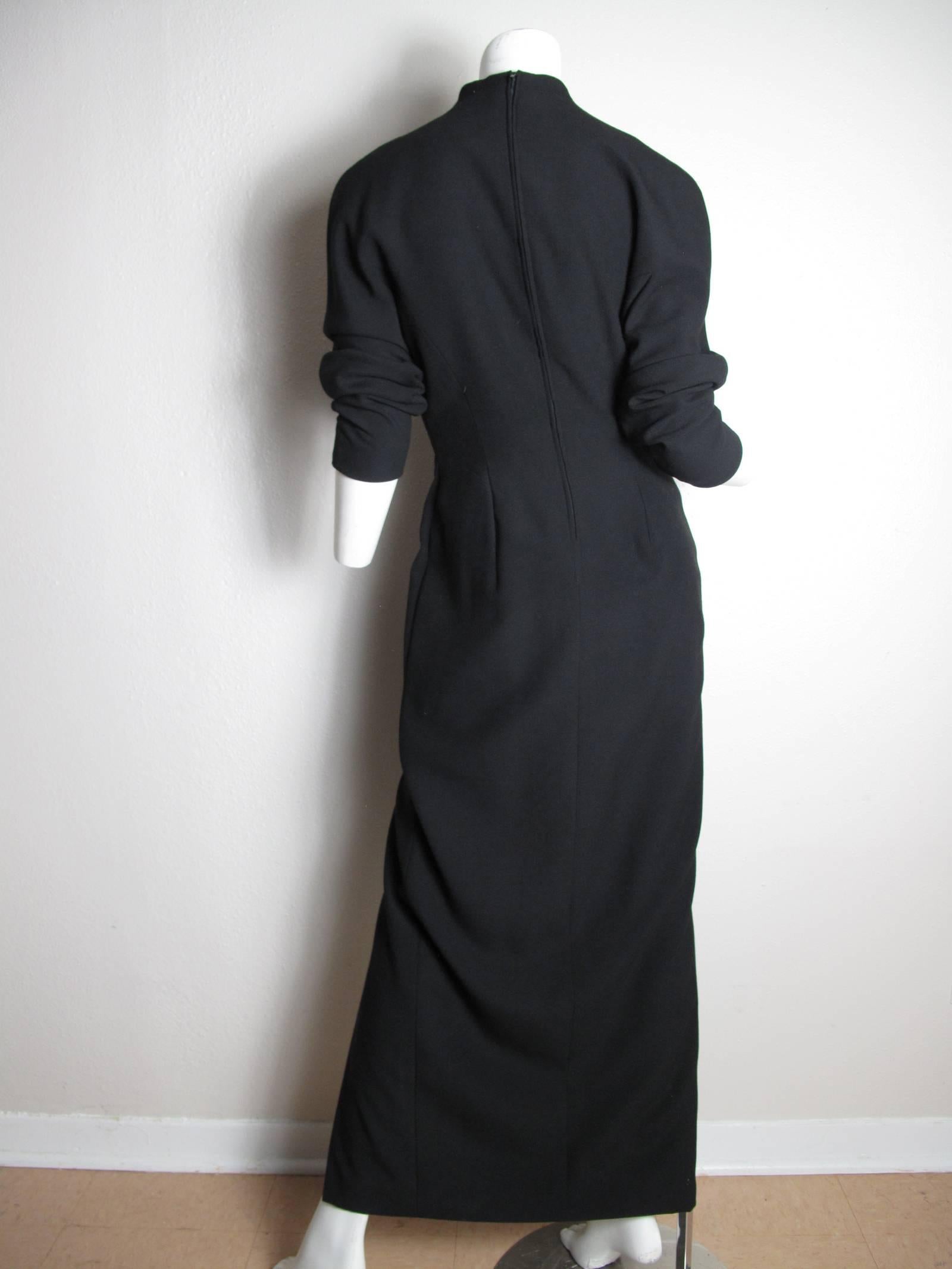 robe noire Claude Rap des années 1980 avec boutons en étoile. Condition : Excellent. 
Taille 6

Nous acceptons les retours pour remboursement:: veuillez consulter nos conditions.  Nous offrons une livraison gratuite par voie terrestre aux