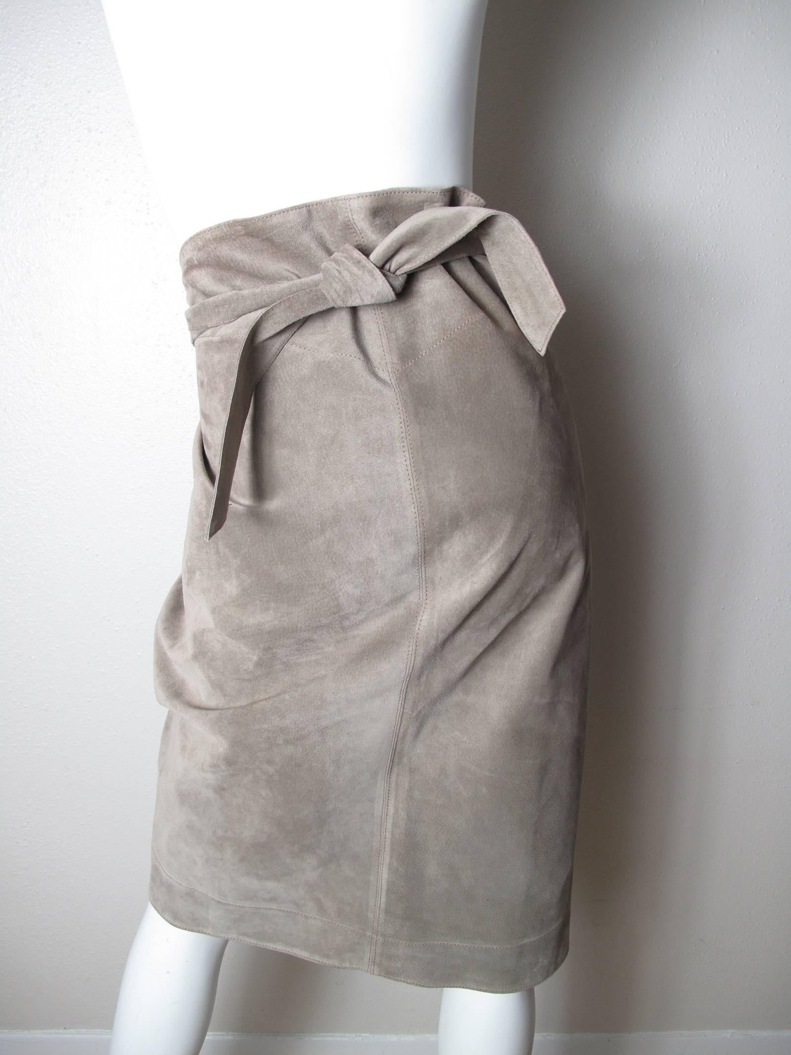 1990s Alaia tan suede wrap skirt. Size 40 / Or current US 6 - 8 
27 1/2" length. Condition: Very Good, some all over wear. 
We accept returns for refund, please see our terms.  We offer free Ground Shipping within the US.  Please let us know
