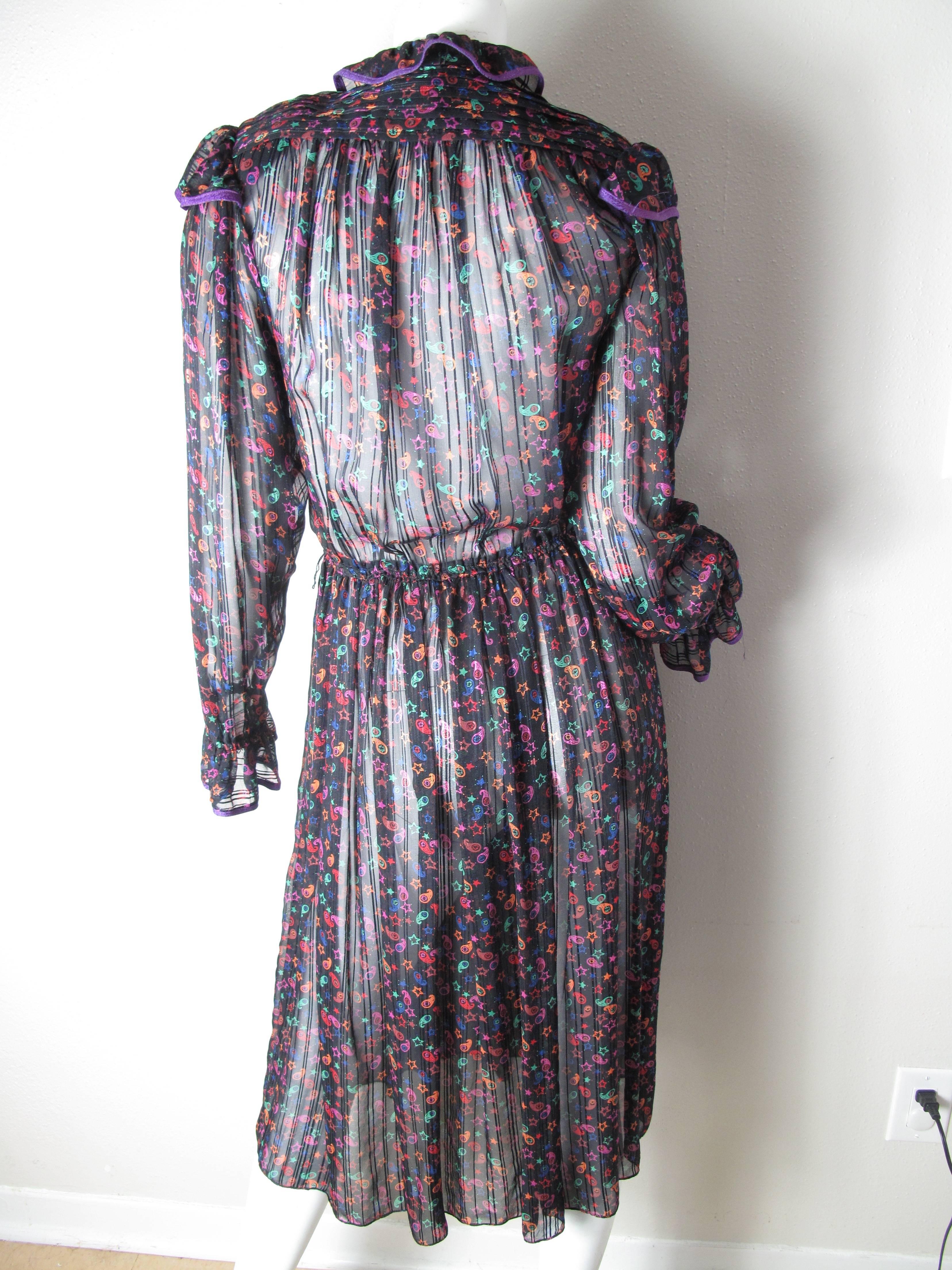 Zandra Rhodes star printed silk chiffon dress.  Elastic waist and cuffs. Ruffle collar. Size 4
Condition: very good