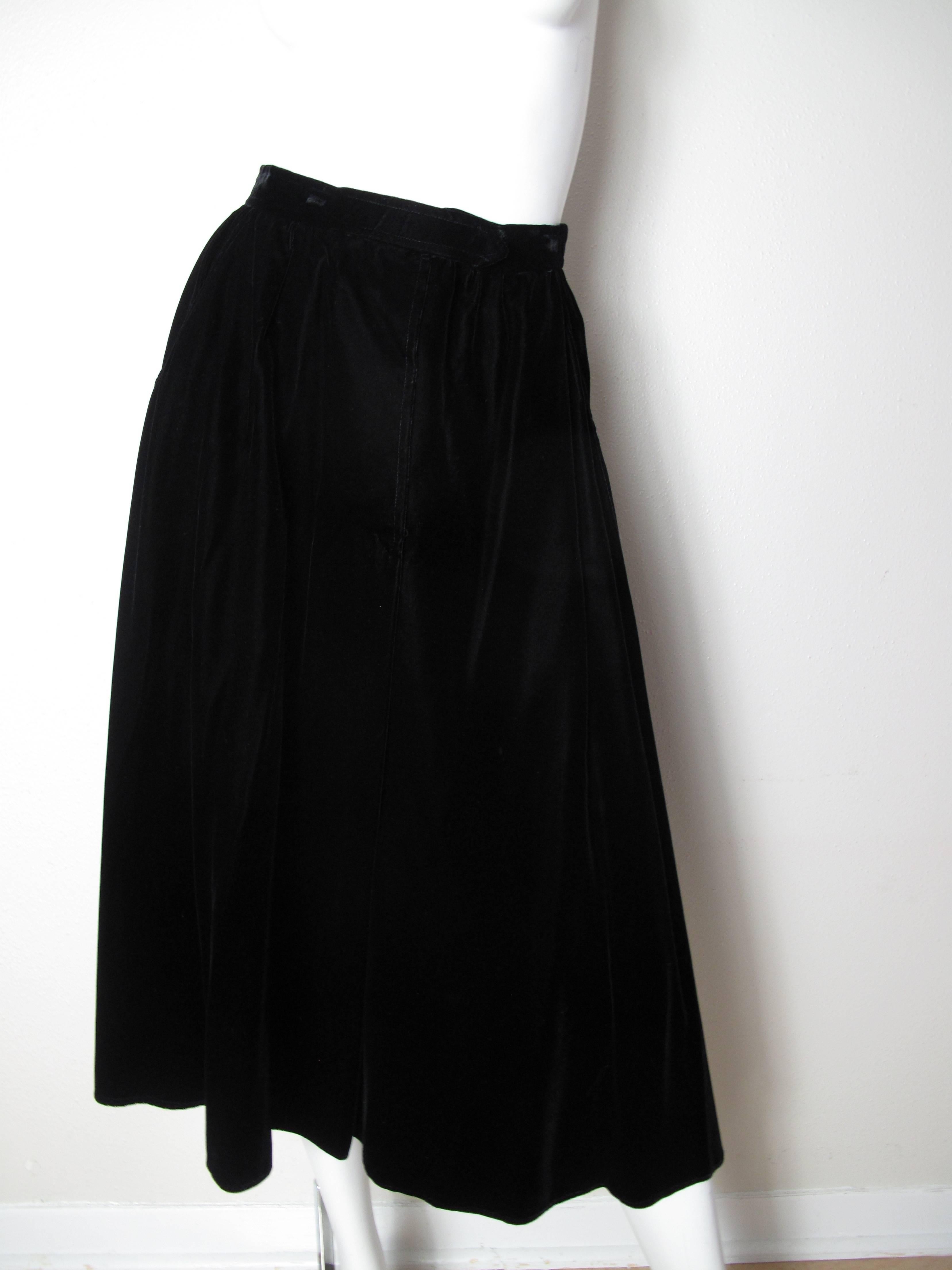 Oscar de la Renta black velvet jacket with braided trim and skirt.  Condition: Excellent. Skirt label: Size 8 / Jacket size 10. Fits current Size 6 / 8 

We accept returns for refund, please see our terms.  We offer free ground shipping within the