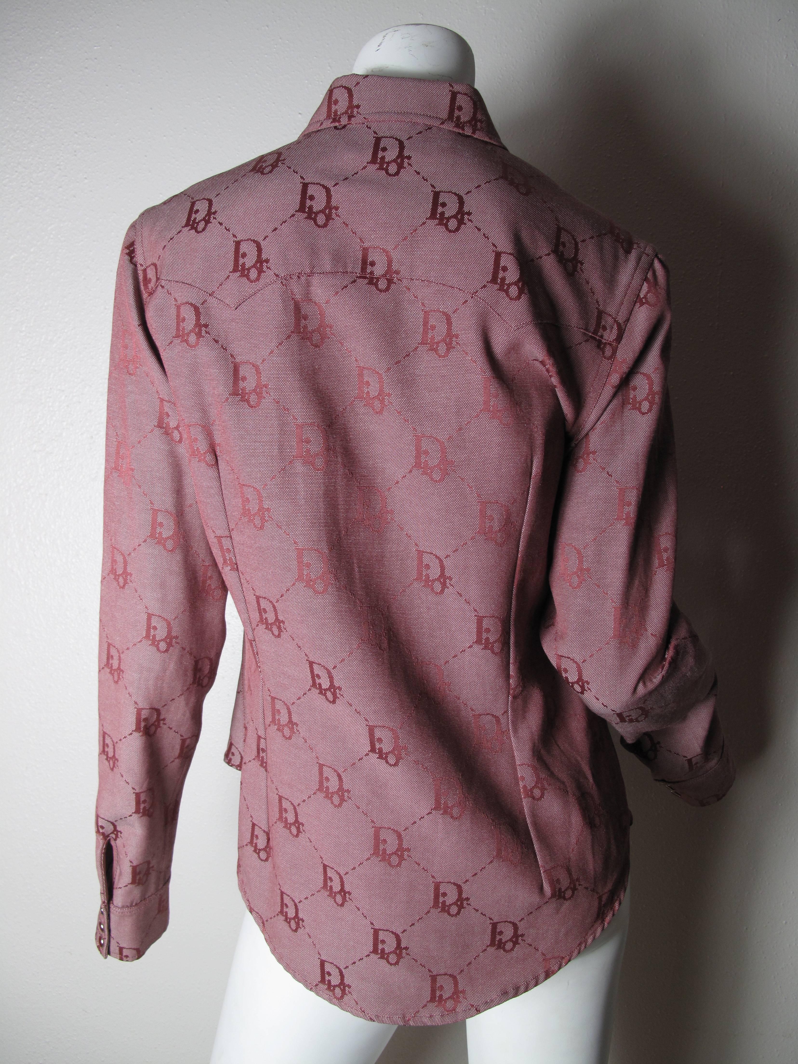Christian Dior pink cotton, polyester logo cowboy shirt. Snaps to close and on pockets, cuffs. Condition: Excellent. Size 10, F 42

We accept returns for refund, please see our terms.  We offer free ground shipping within the US.  Please let us know