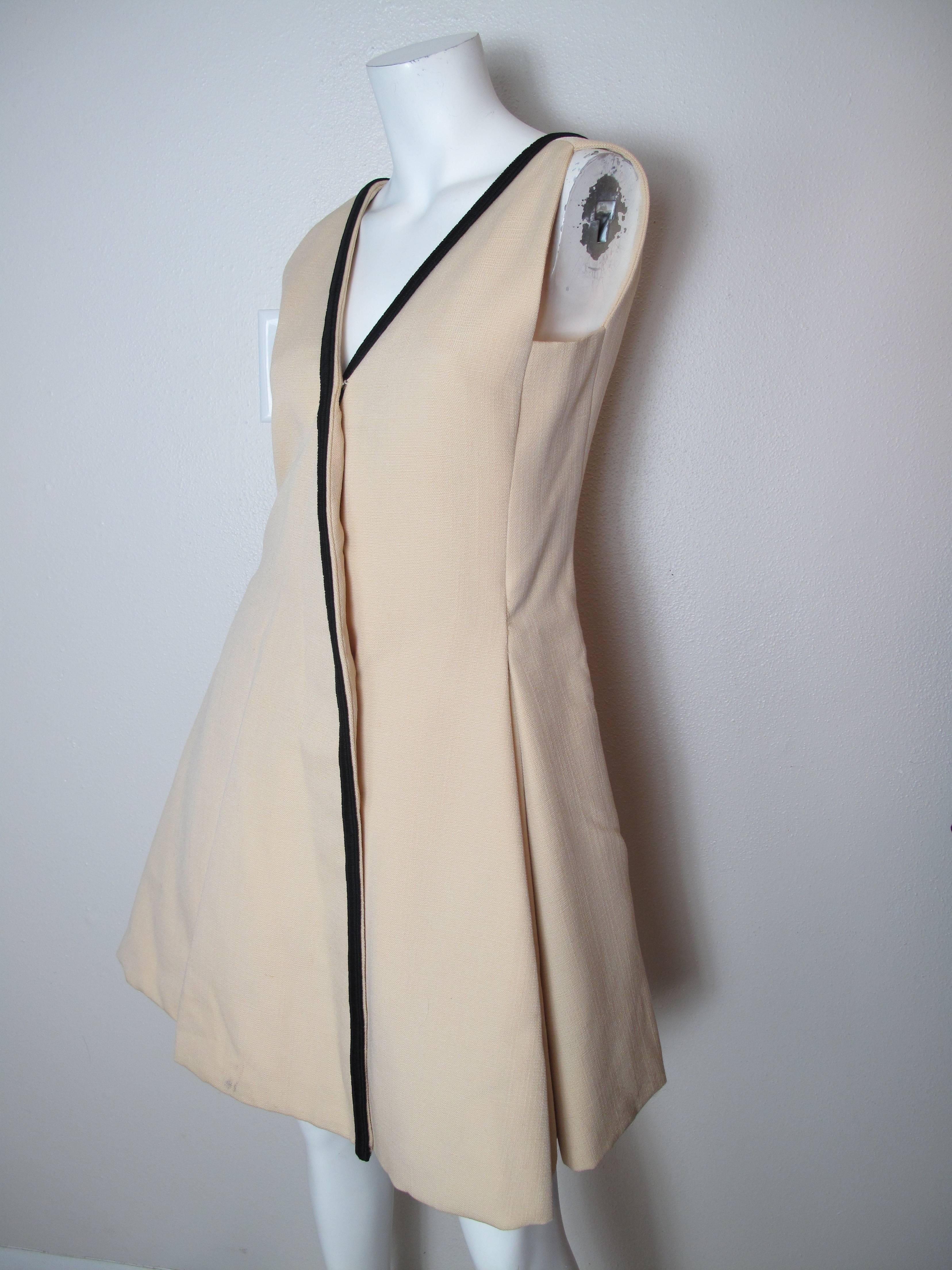 1960s Galanos heavy off white linen dress with black stripe. Condition; As is.  Size 8


We accept returns for refund, please see our terms.  We offer free ground shipping within the US. Let us know if you have any questions. 