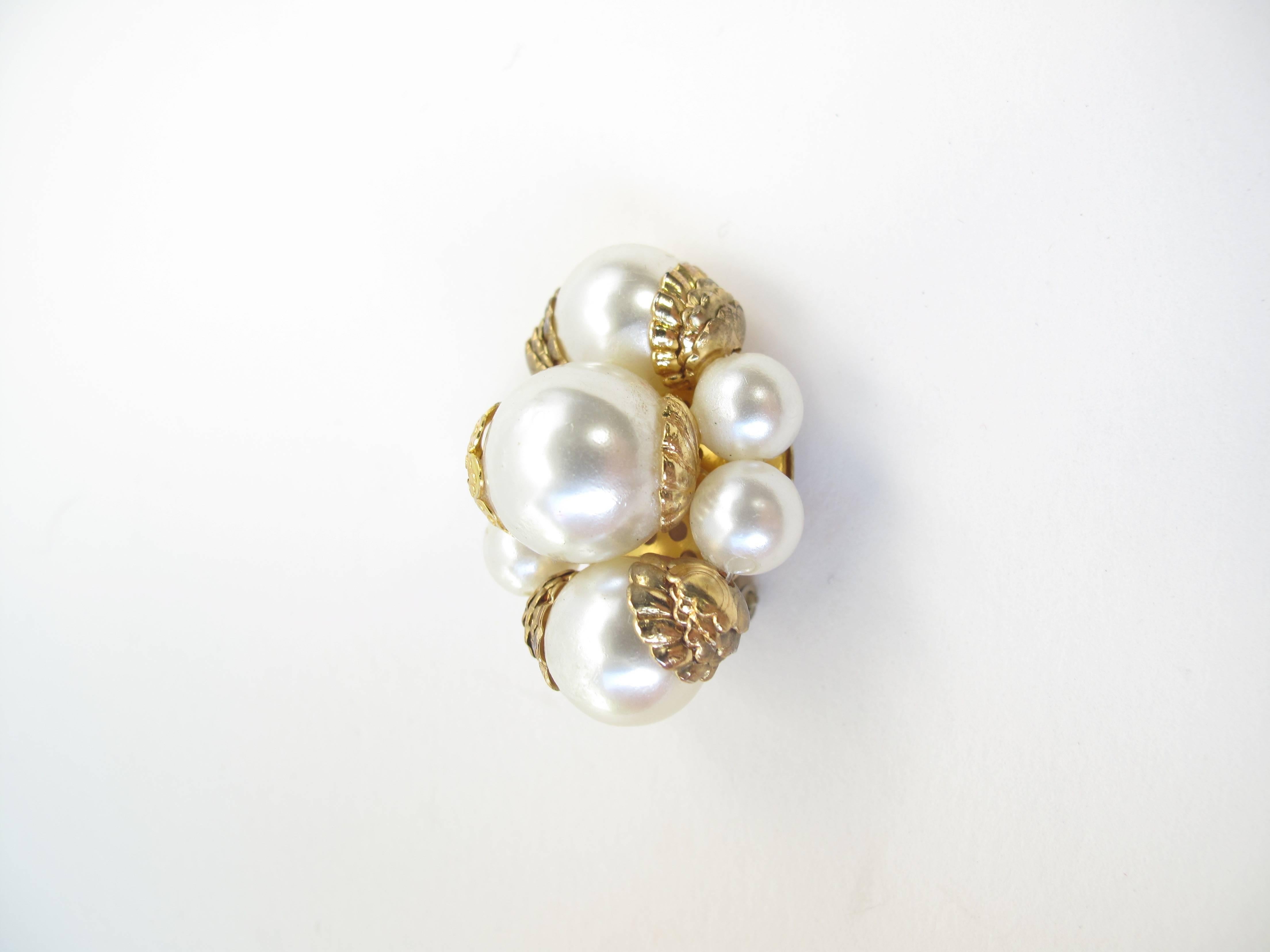 Castlecliff faux pearl clip on earrings.  Condition: Good, tarnish

We accept returns for refund, please see our terms.  We offer free ground shipping within the US.  Please let us know if you have any questions. 