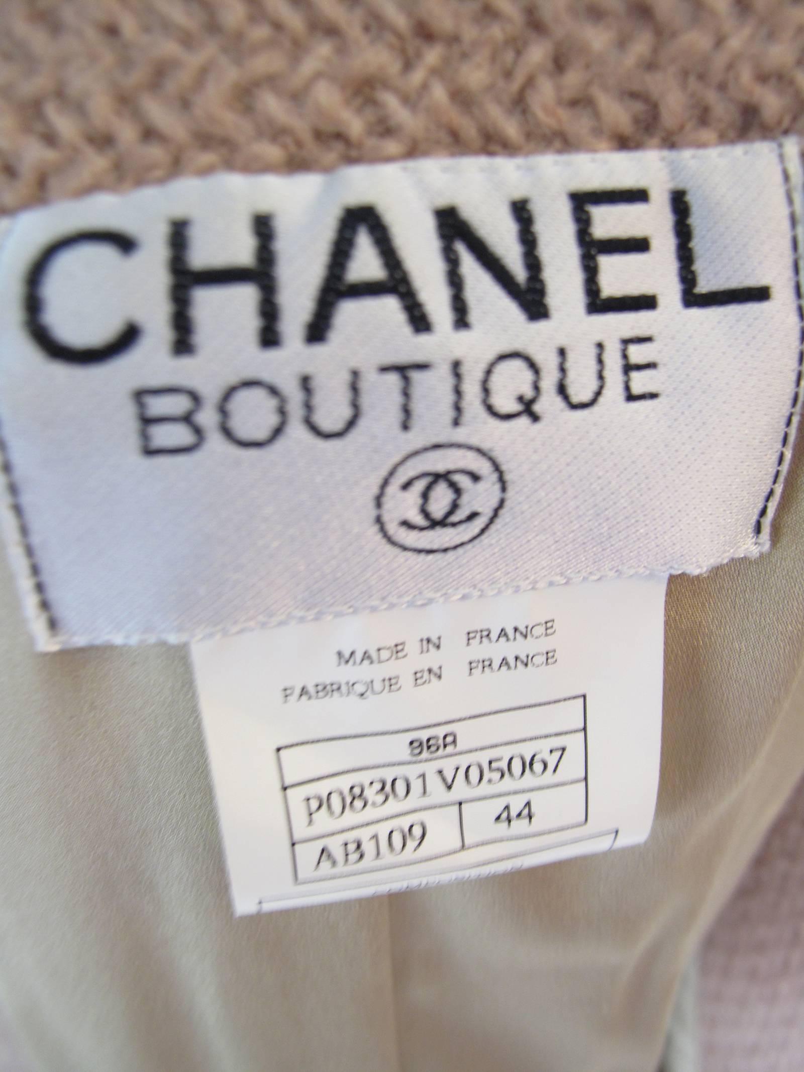 Chanel Wolljacke mit Griffoix-Knöpfen  (Beige)