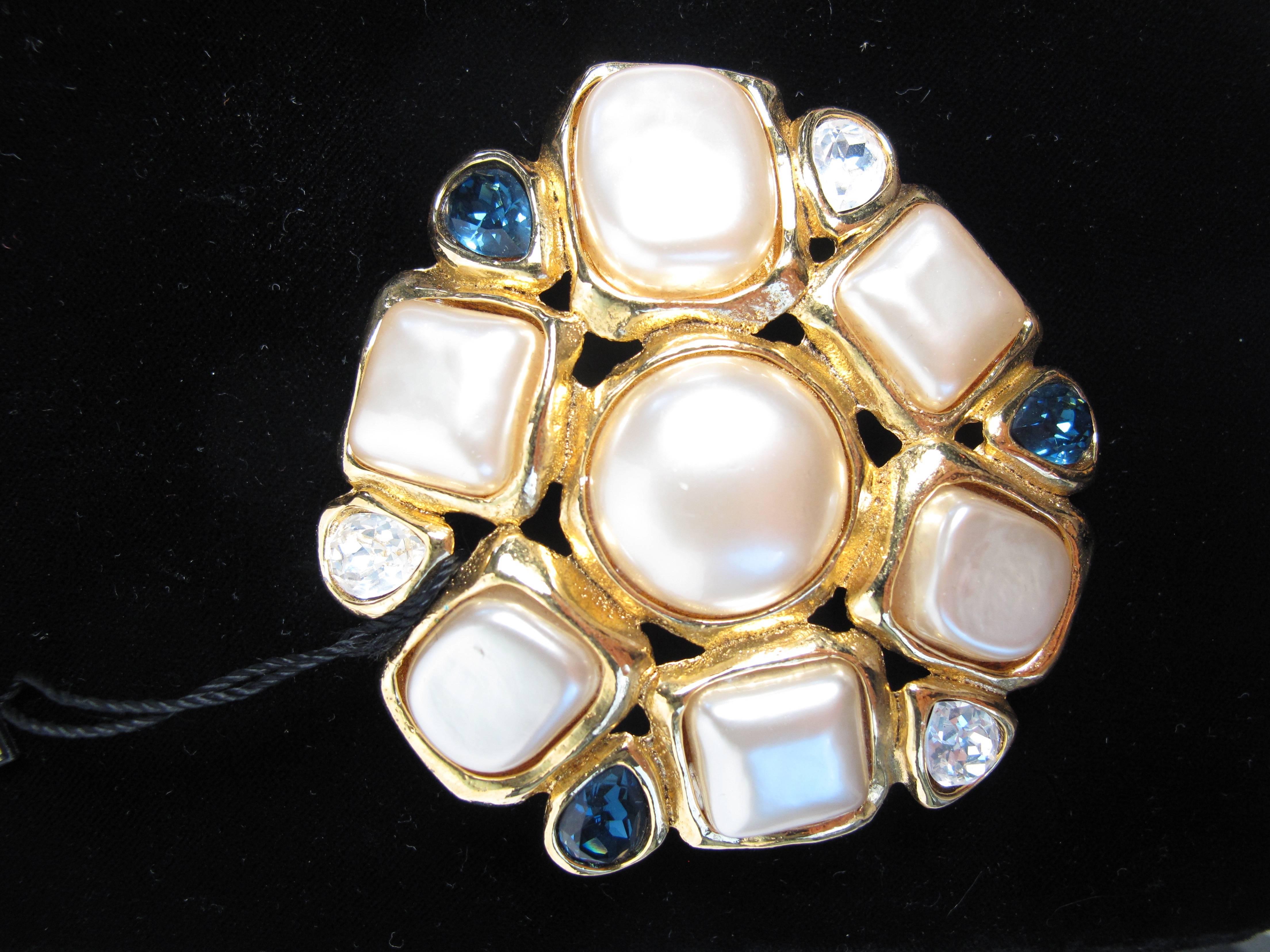 1991 New in Box CHANEL faux pearl and gripoix large brooch.  Season 26. Condition: very good, small chip on one faux pearl.
We accept returns for refund, please see our terms. We offer free ground shipping within the US. Please let us know if you