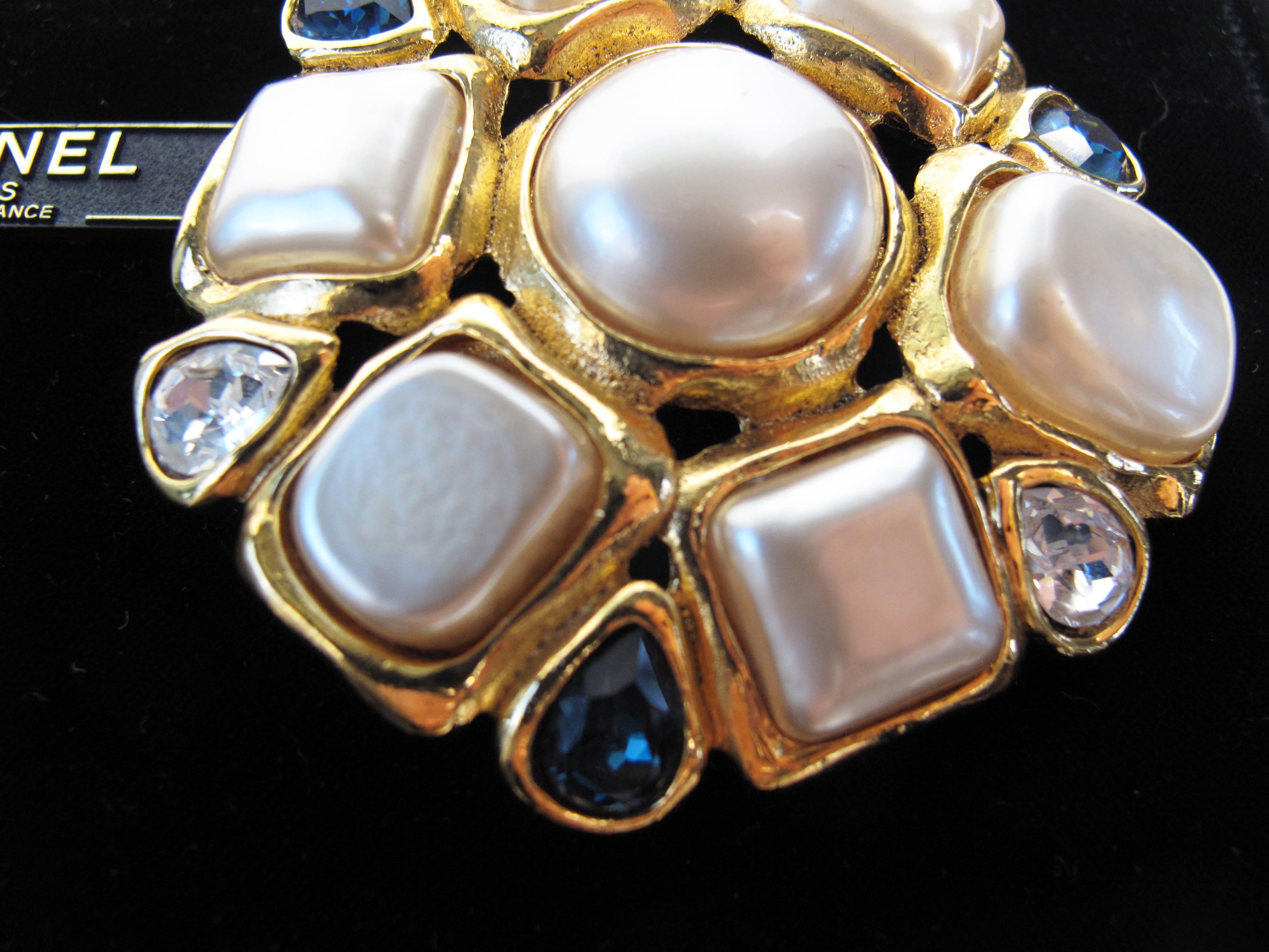 Chanel Faux Pearl and Gripoix Large Brooch In Good Condition In Austin, TX