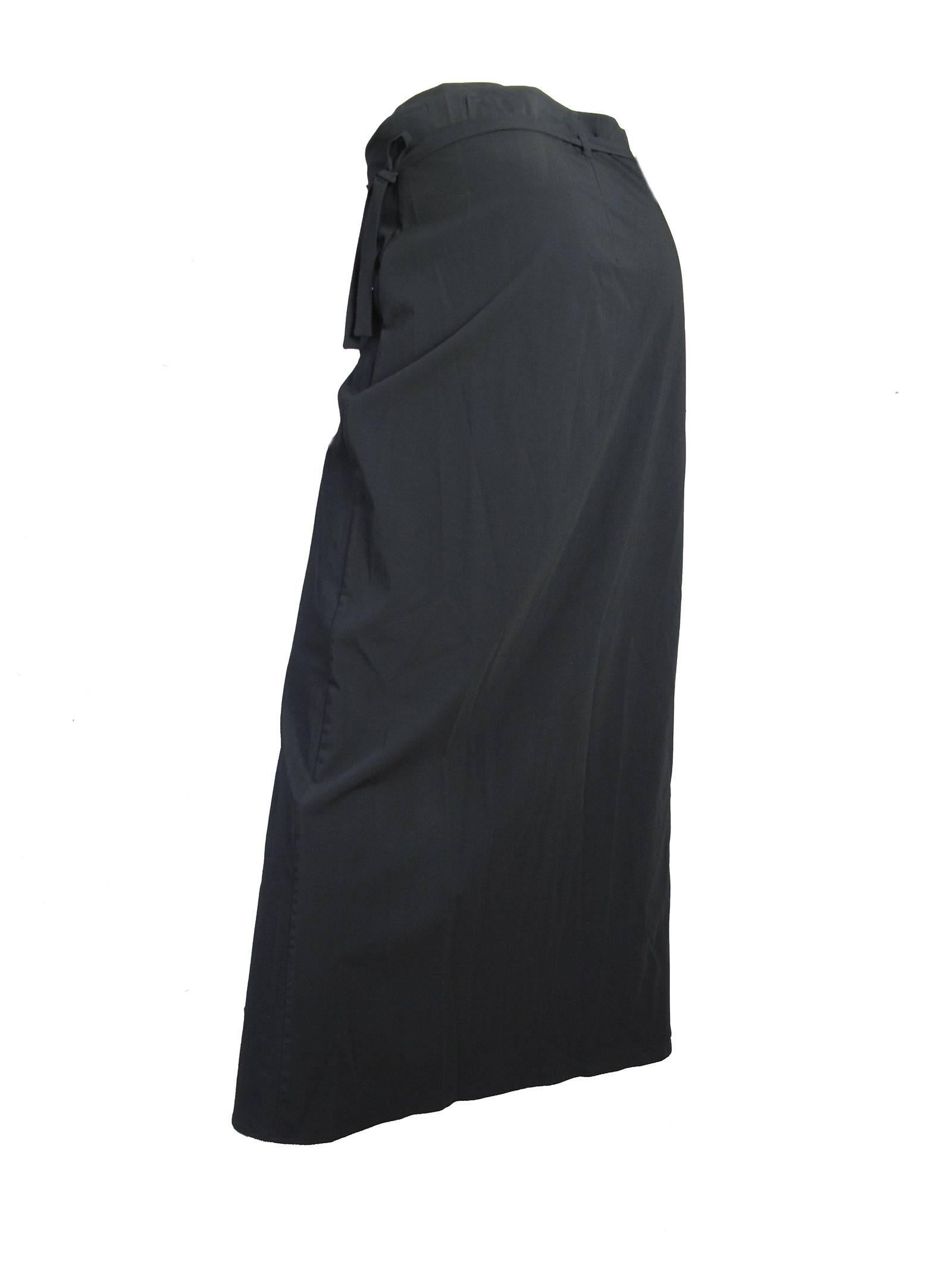 1990s black Jil Sander top and wrap skirt.  Fitted short sleeve top with zipper on side. Wrap skirt Viscose, silk and elasthane.  Made in Italy Condition: Excellent. Size 34
We accept returns for refund, please see our terms.  We offer free ground