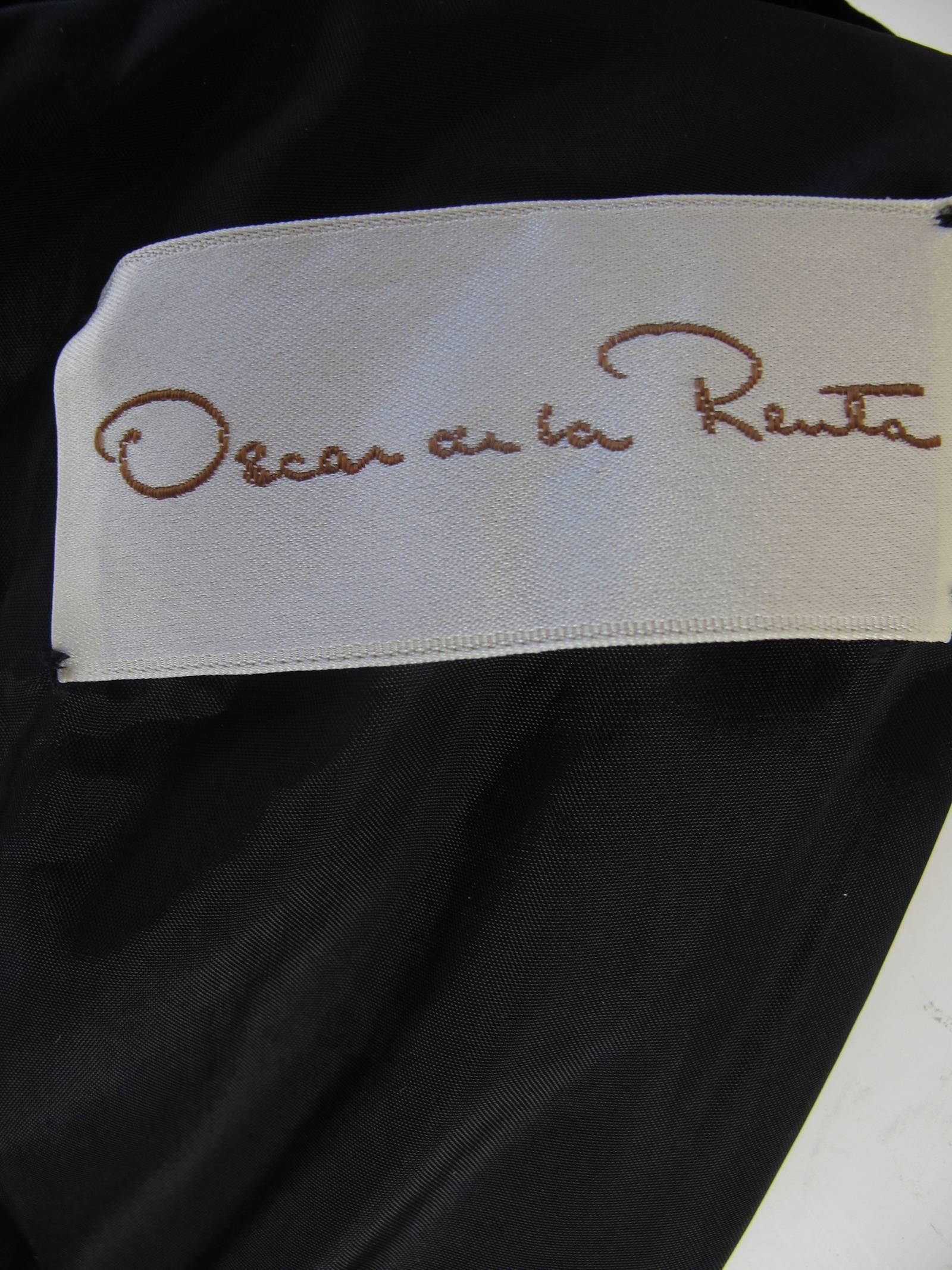 1980s Oscar de la Renta black velvet and blue satin ballgown. Condition: Very good. Size 6

We accept returns for refund, please see our terms.  We offer free ground shipping within the US. 