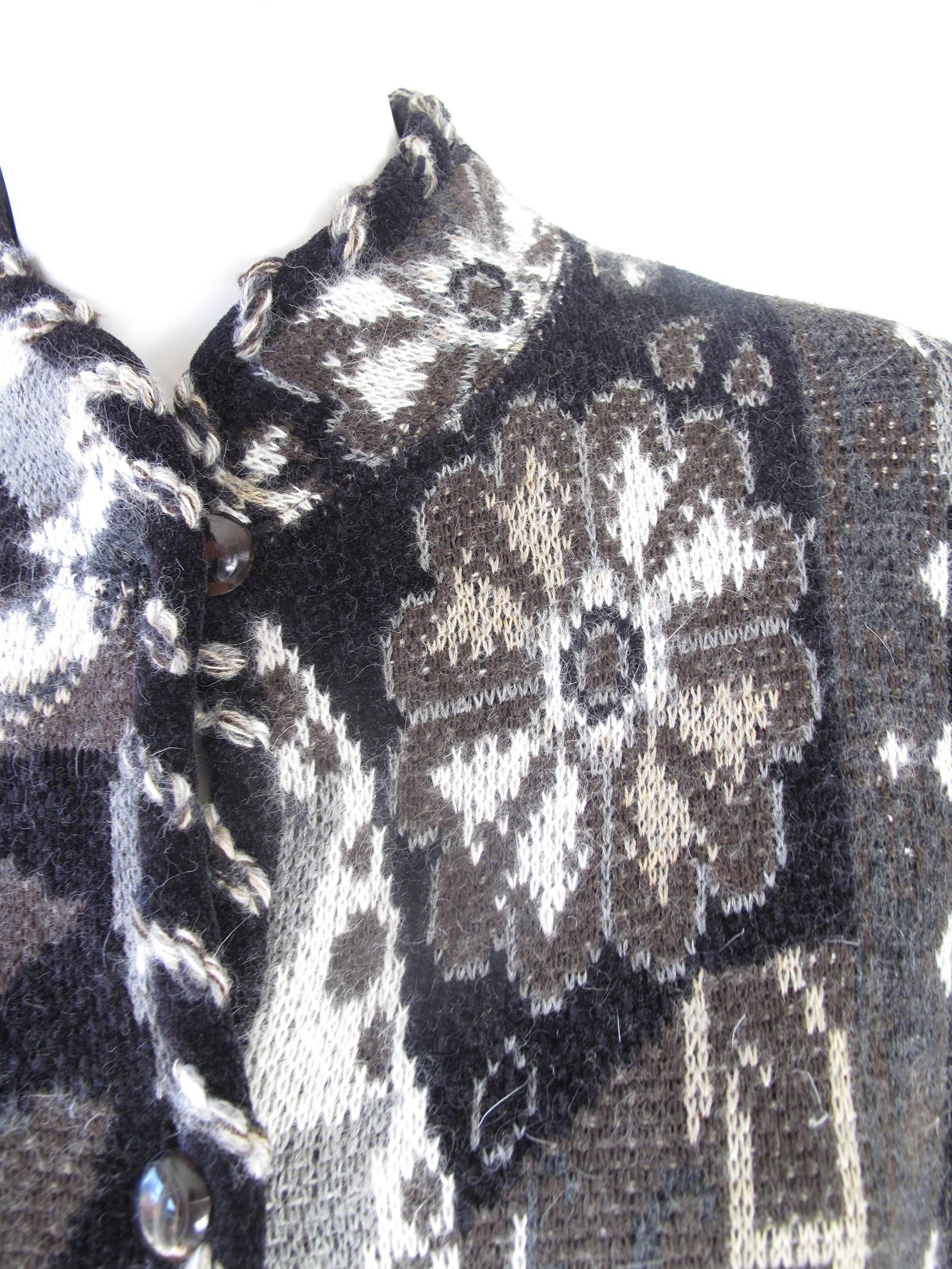 Ungaro wool cardigan. Condition: Excellent. Size M - L 

We accept returns for refund, please see our terms. We offer free ground shipping within the US. 
