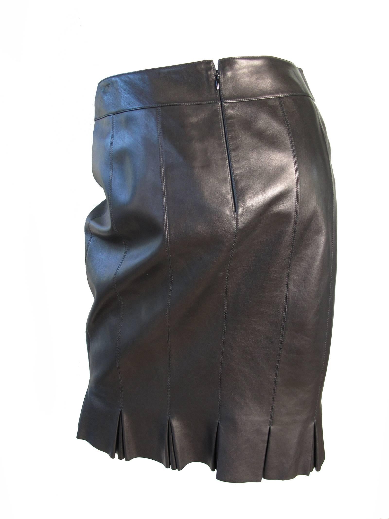 Chanel black leather skirt with pleated hem.  C. 2004. Condition: Very good. lambskin.  38
30