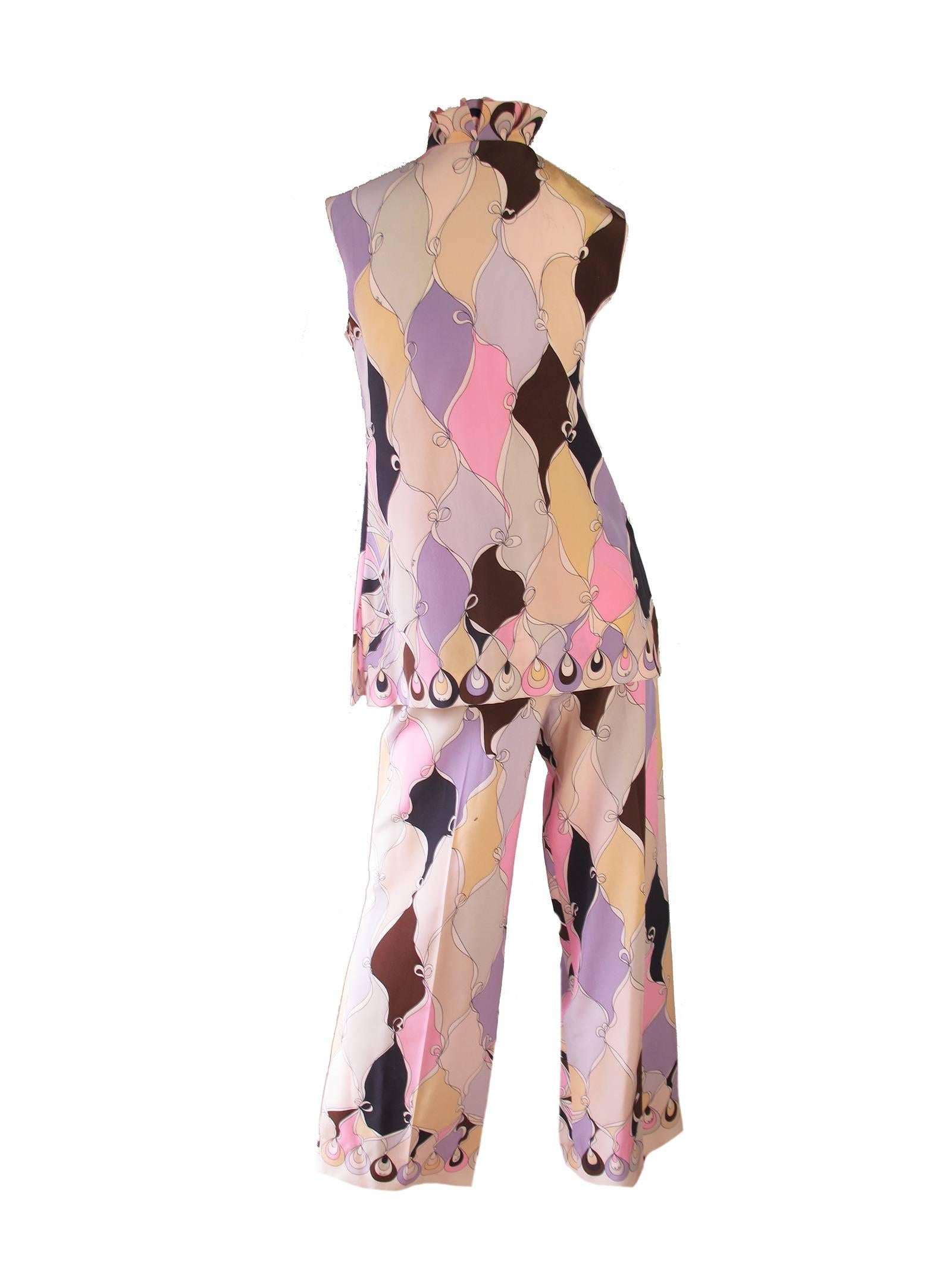1960s silk printed Pucci set.  Condition: Excellent. Size US 6 / vintage Pucci 10
we accept returns for refund, please see our terms, we offer free ground shipping within the US