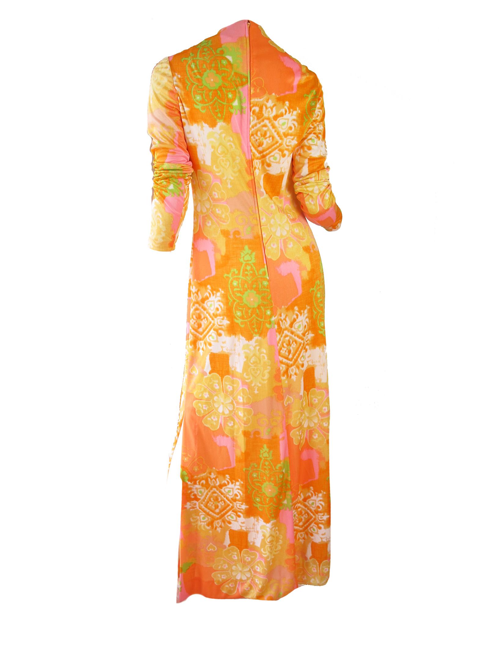 1970s Anne Fogarty floral print gown.  Polyester fabric. Condition: Excellent. Size US 8/10 ( mannequin is a US size 6) 

We accept returns for refund.  We offer free ground shipping within the US. 