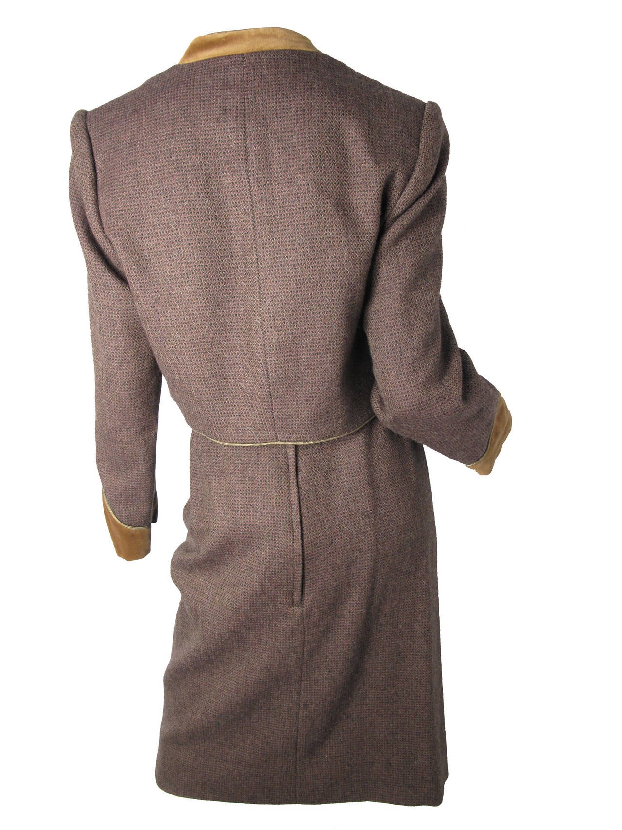 Oscar de la Renta Wool Suit with Velvet cuffs and Collar In New Condition In Austin, TX