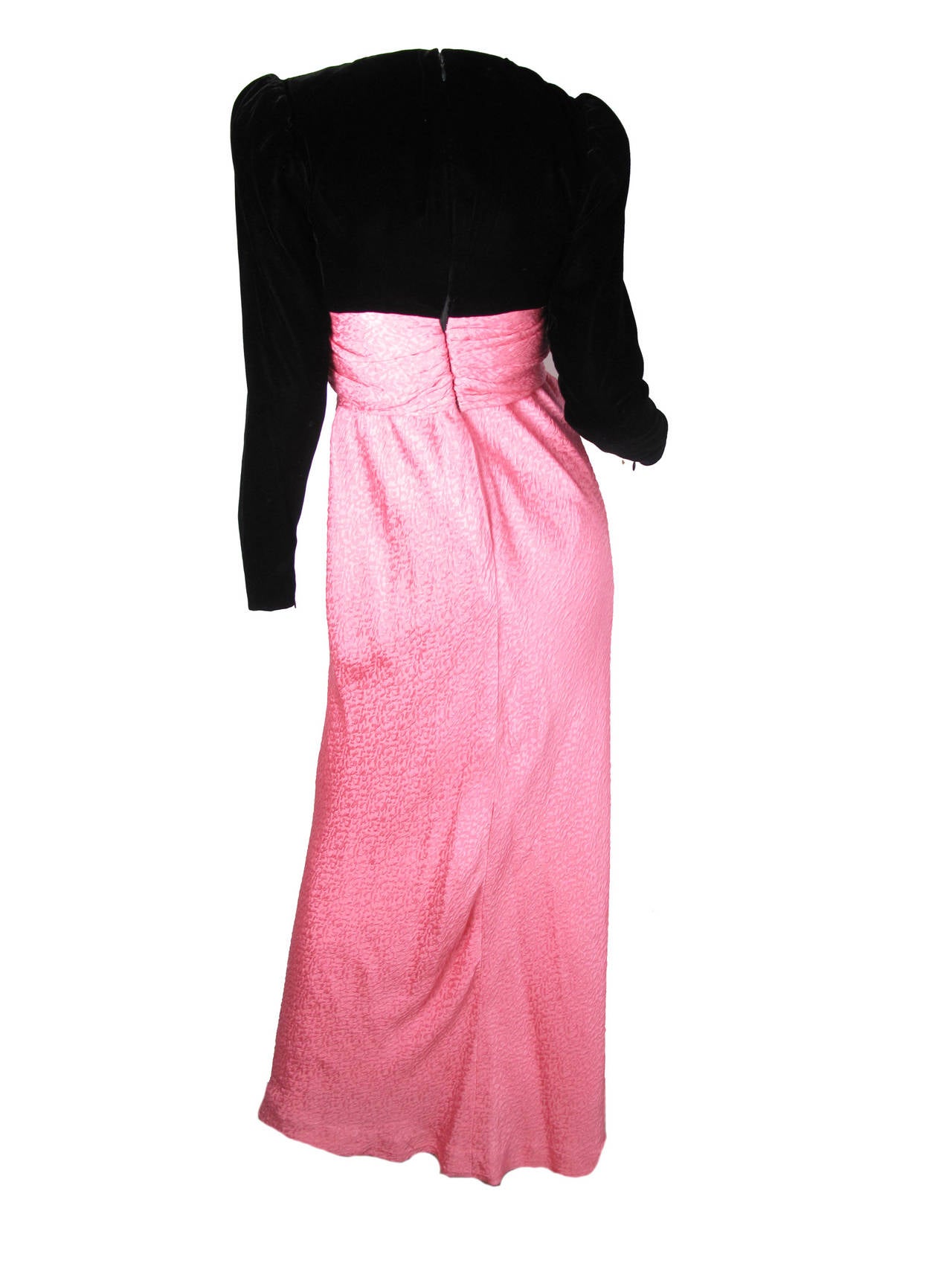 Oscar de la Renta pink gown with black velvet.  Condition: Very good.  Size 4 

34