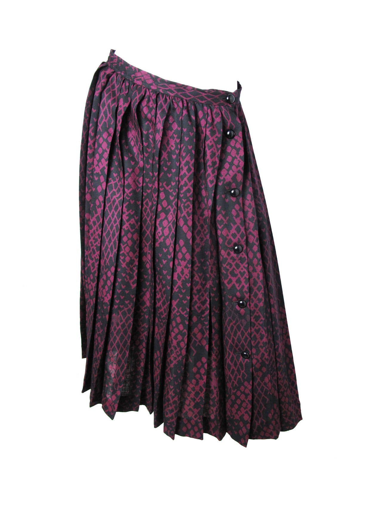 Valentino purple and black wool printed blouse with long attached scarf  and pleated skirt .   Condition: Excellent. Size 44 / current US 4 - 6

Top: 39