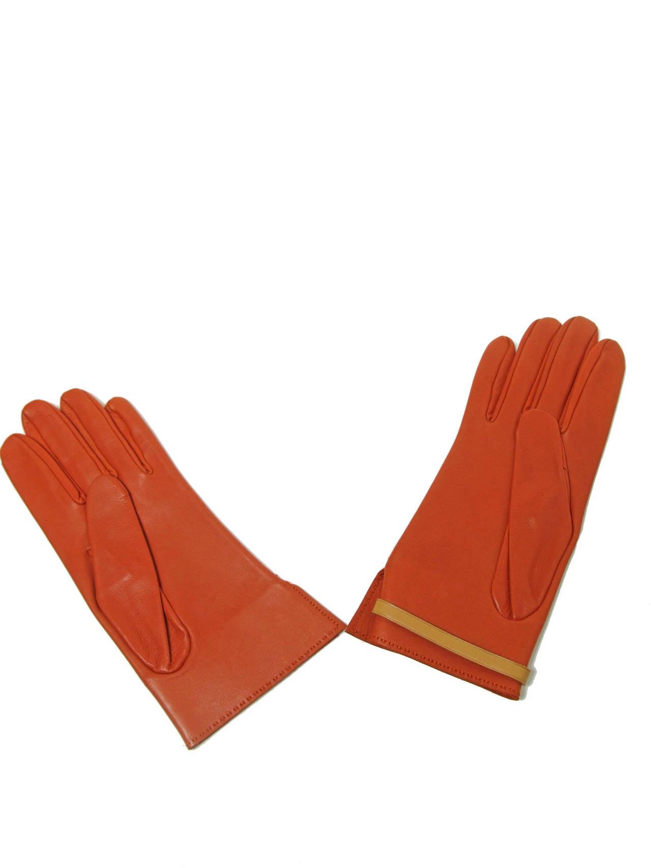 Hermes soft orange women's kidskin and lambskin gloves size 7 1/2

8 1/2