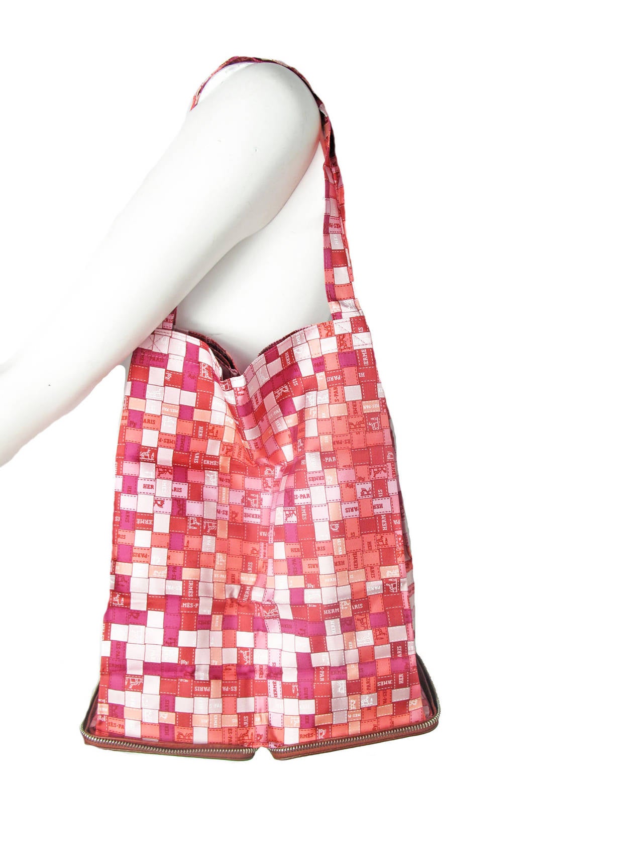 collapsible zippered tote