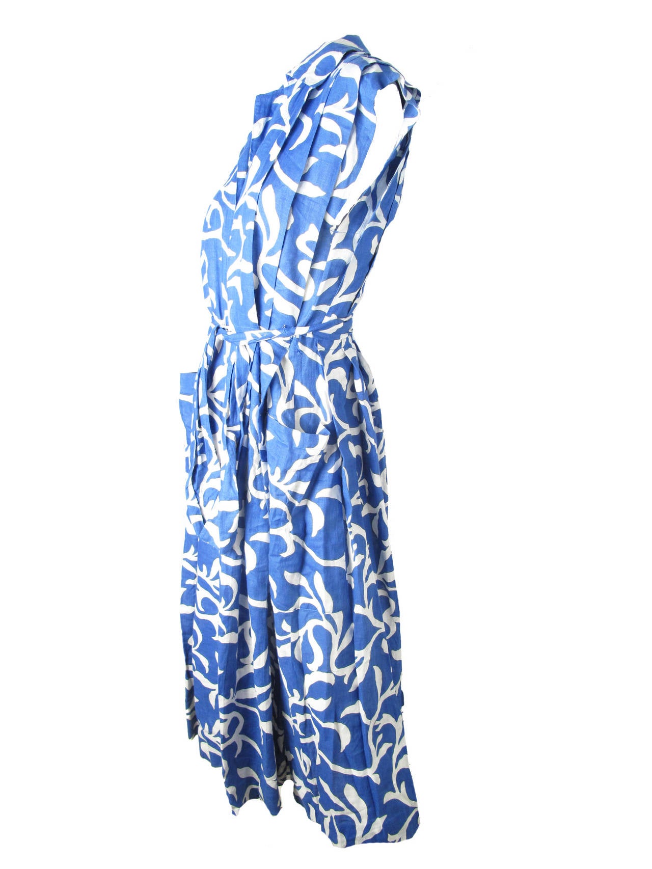 Guy Laroche blue and white linen sundress with large pocket and pleating on front.  Belt around waist.  Size 34

34