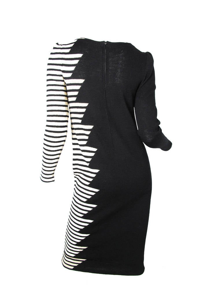 Adolfo wool zig zag dress  In Good Condition In Austin, TX