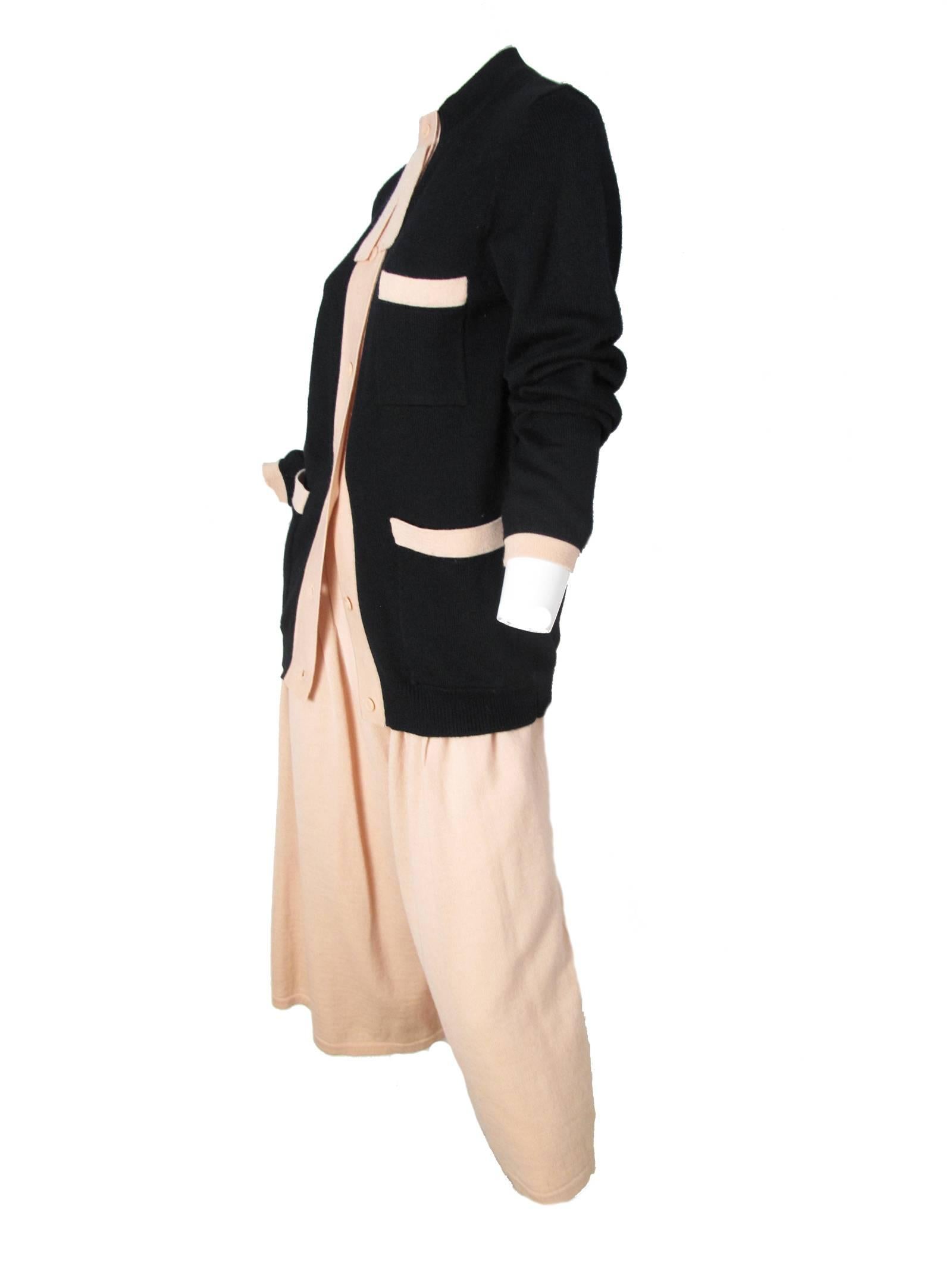 1980s Sonia Rykiel black wool knit cardigan with pale peach trim and peach culottes.  Three font pockets on cardigan. Pants are lined. Condition: Excellent. 
Size 8

Cardigan: 36