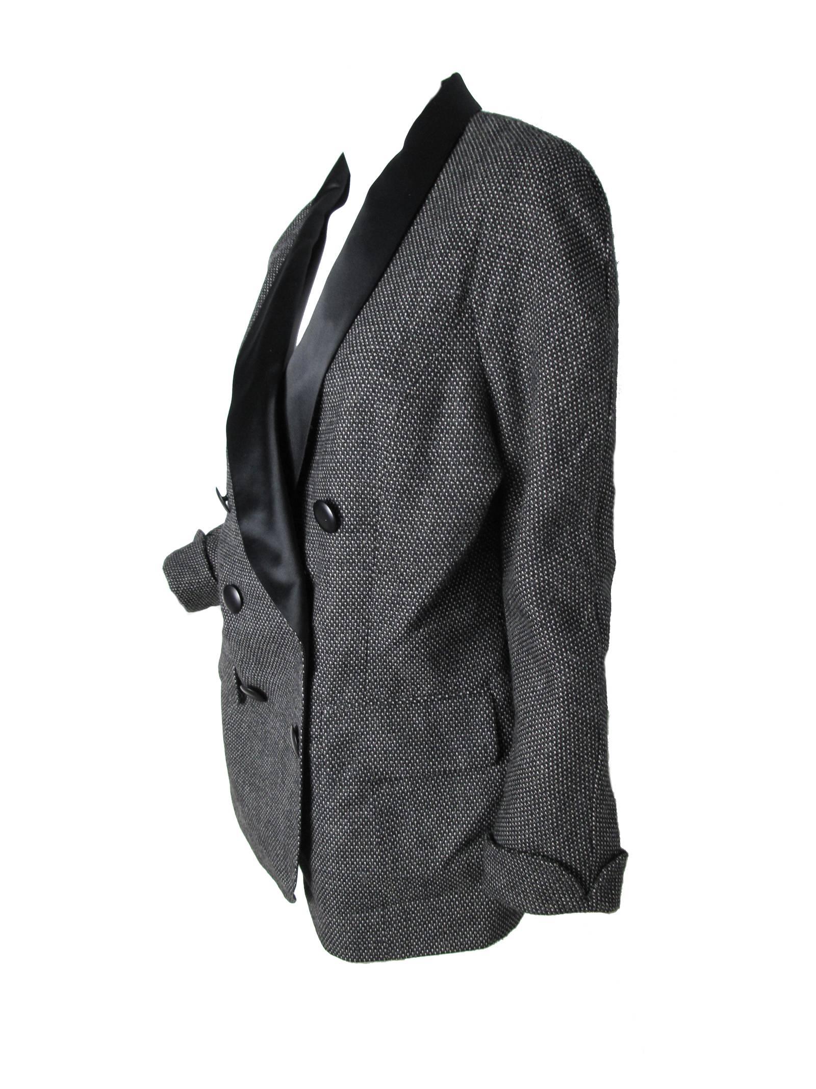 1980s Christian Dior wool tuxedo jacket with satin lapel.  Condition: Excellent. 

Size 10 
40