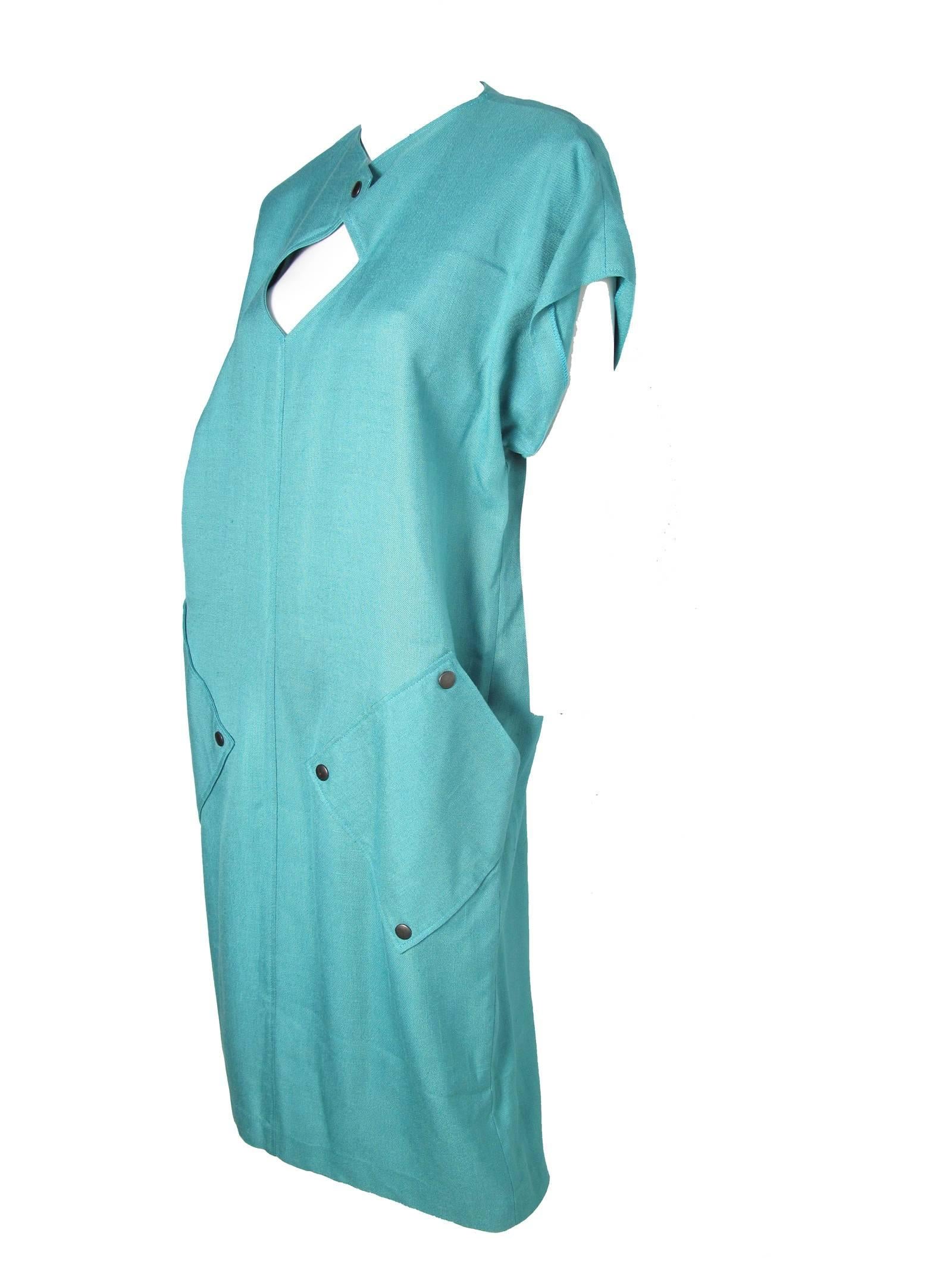 Oversized Pierre Cardin teal linen dress with large pockets.  Condition: Excellent. Size 46 / or Current US 8 - 10

We accept returns for refund, please see our terms.  We offer free ground shipping within the US.
