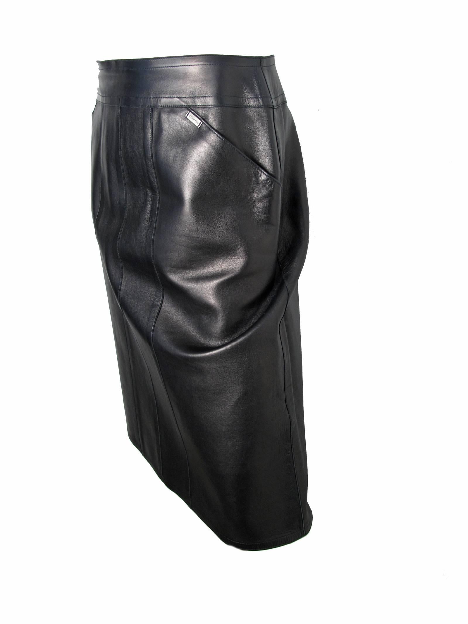 1999 Chanel black leather skirt ( lambskin ) Two front pockets.  Condition: Very good, previously worn.  Size 40 / US  8 

We accept returns for refund.  We offer free Ground Shipping within the US.  Please let us know if you have any questions.