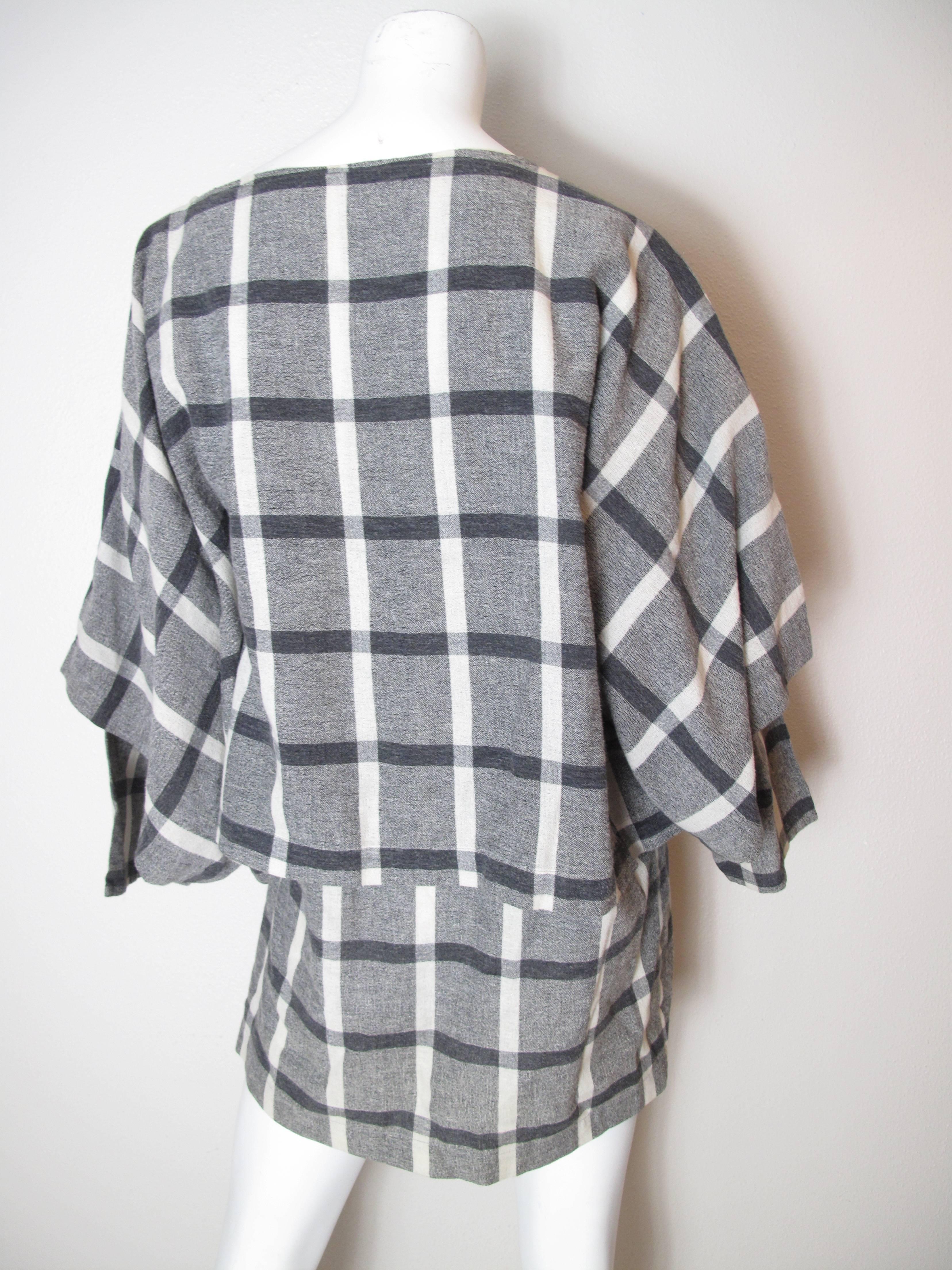 Issey Miyake Plantation check tunic. Feels like linen.  Condition: good, some discoloration.  Size L

52" bust, 46" waist, 31 1/2" length. 
