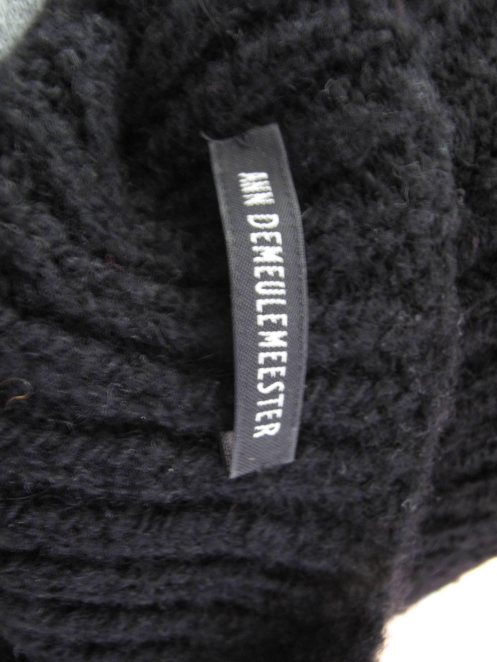 Ann Demeulemeester black ribbed wool sweater. Made in Belgium.  Condition: Very good. Size 42

We accept returns for refund, please see our terms. We offer free ground shipping within the US