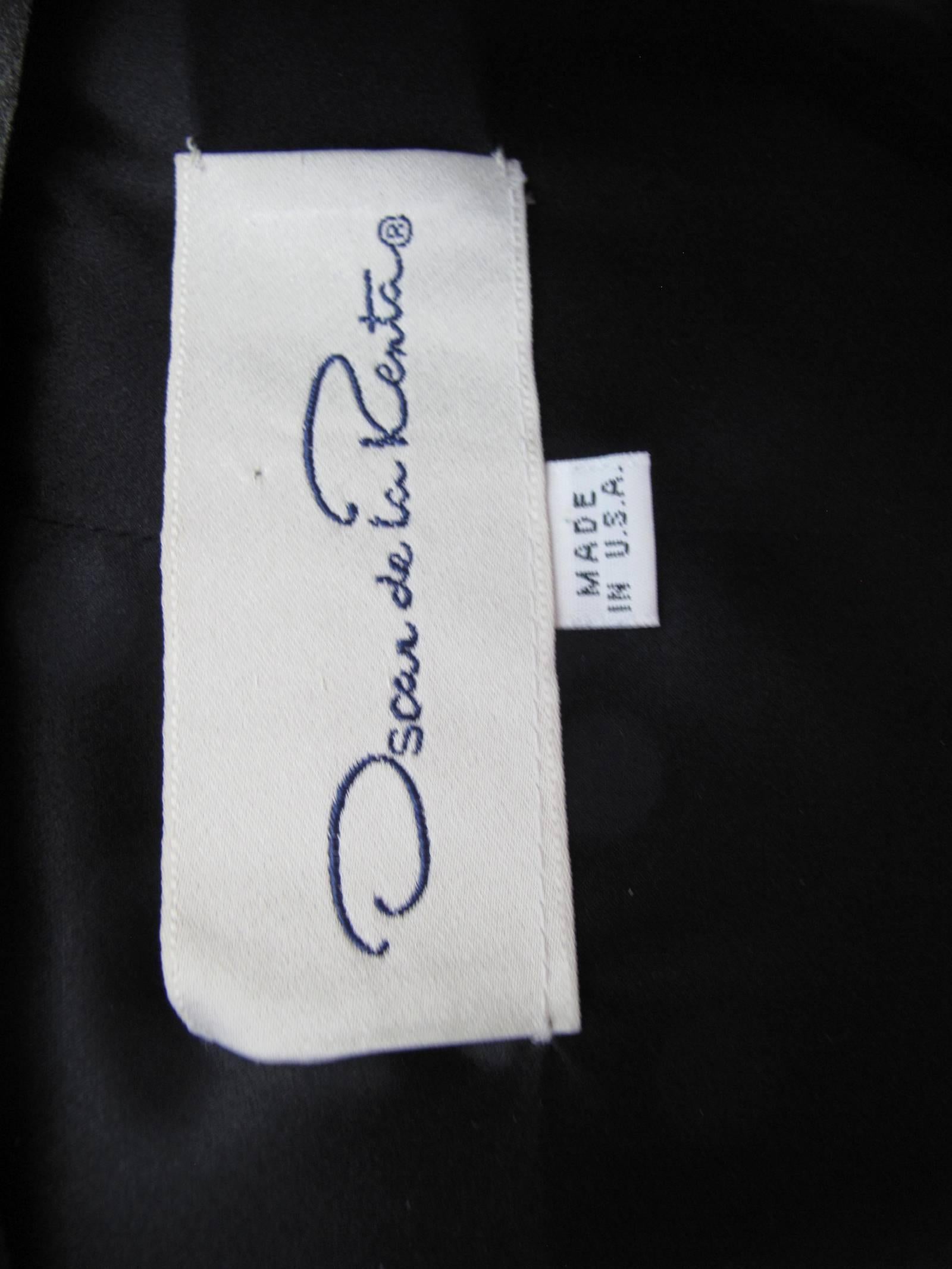 Oscar de la Renta black velvet dress with chiffon sleeves and collar In Excellent Condition In Austin, TX