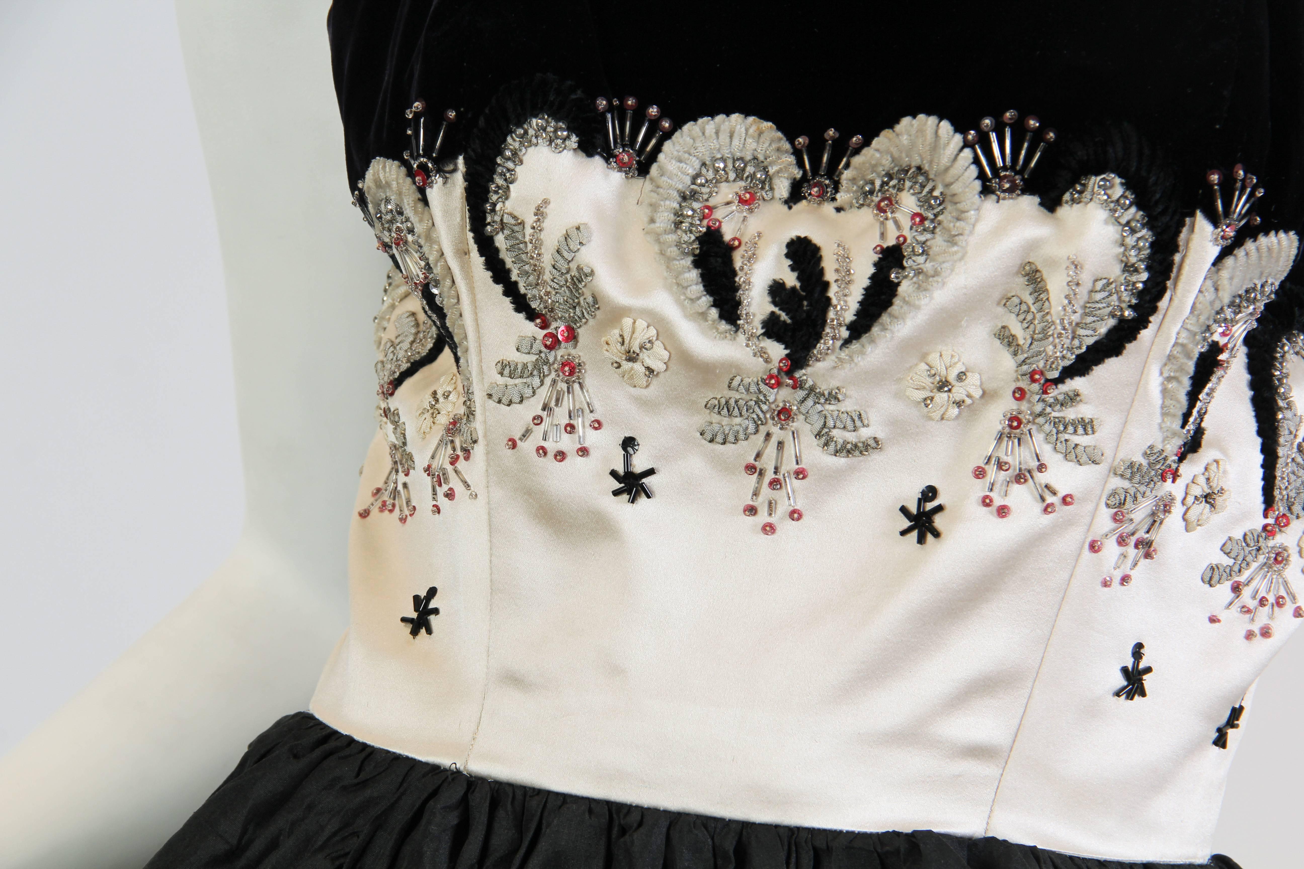 1950S FONTANA COUTURE Schwarz & Weiß Seide Dupioni Stufenrock Kleid mit Samt  im Angebot 3