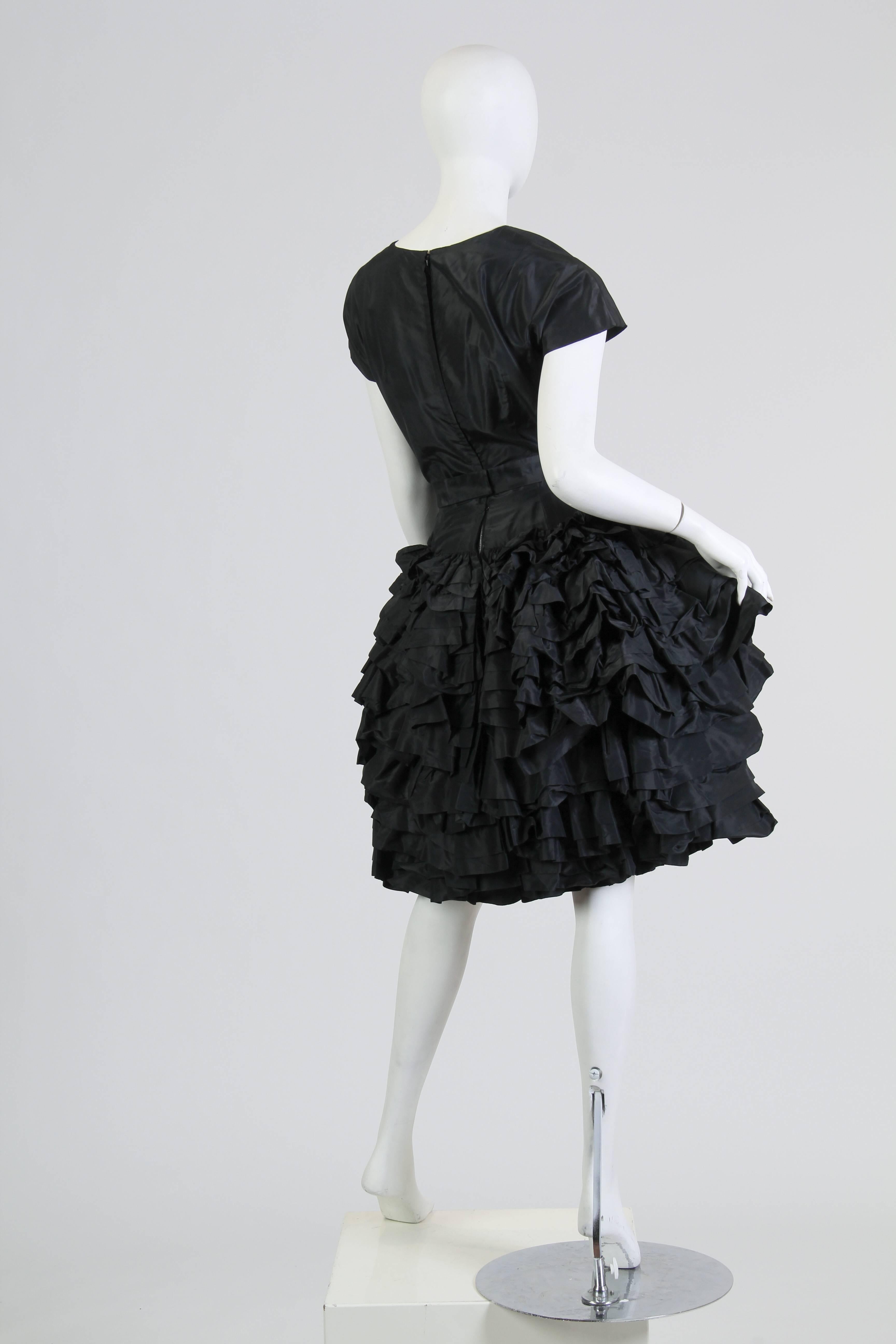 Noir PAULA WHITNEY - Superbe boule de sabot à volants en taffetas de soie noir haute couture, années 1950  en vente