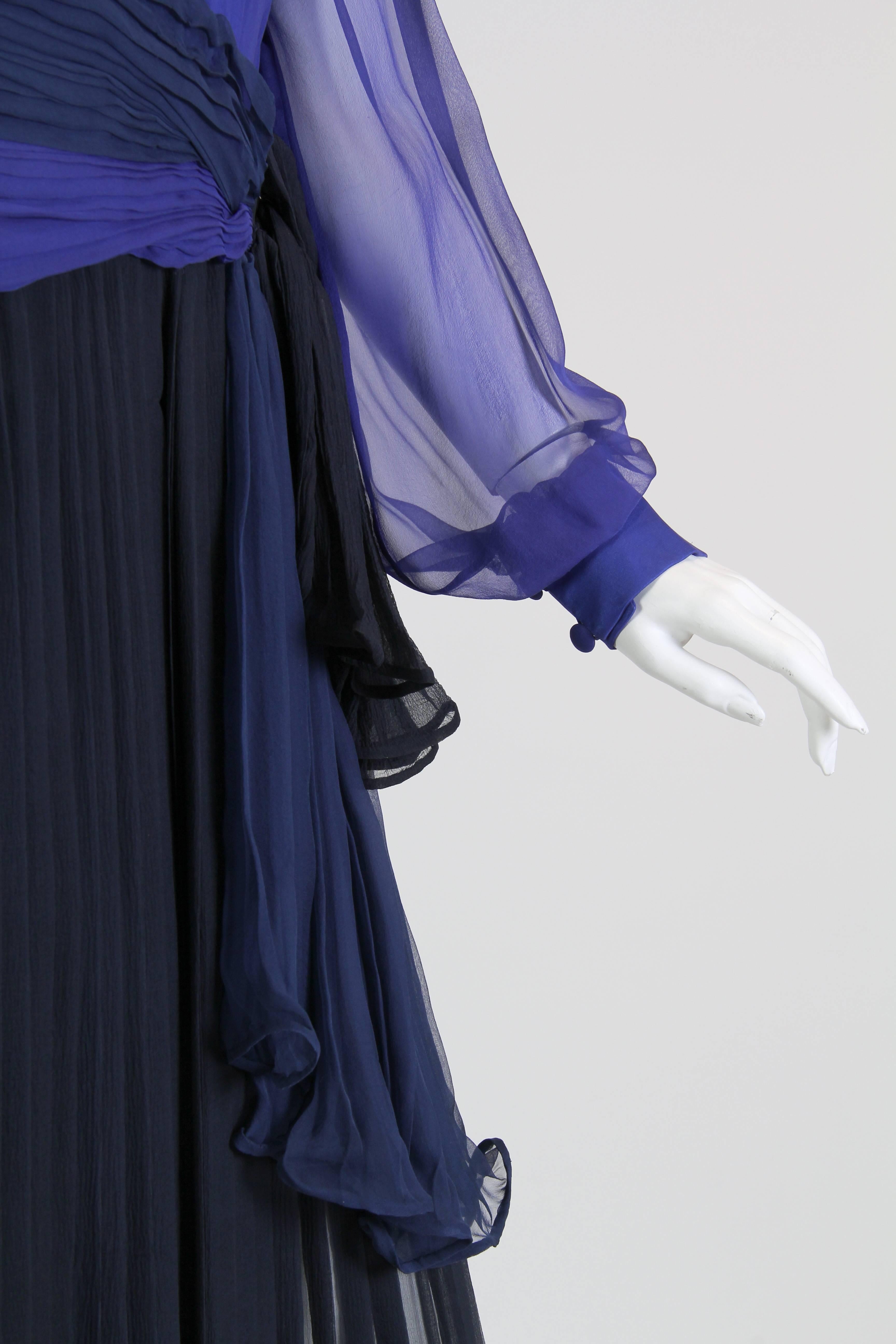 1980er ANDRE LAUG Haute Couture Cocktailkleid aus Seidenchiffon in Blautönen in Blautönen im Angebot 3