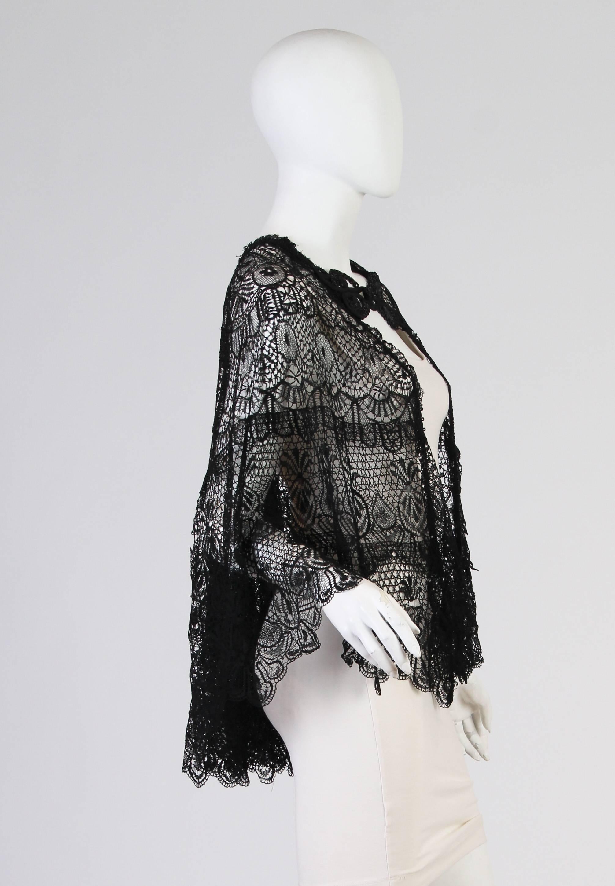 Victorian French Lace Cape In Excellent Condition In New York, NY