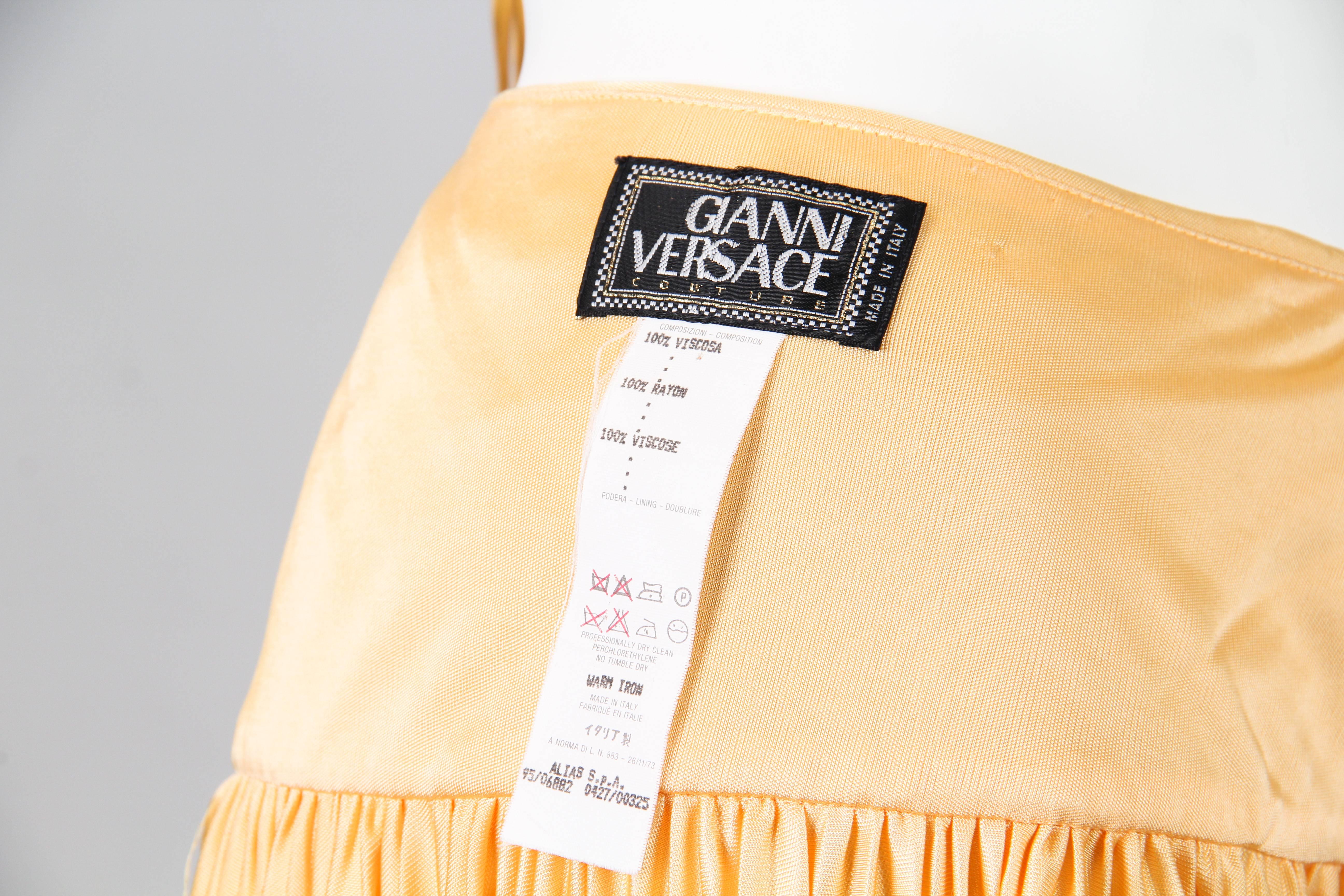 1990S GIANNI VERSACE Buttercream Yellow Rayon Jersey Mini Skirt With Slit For Sale 5