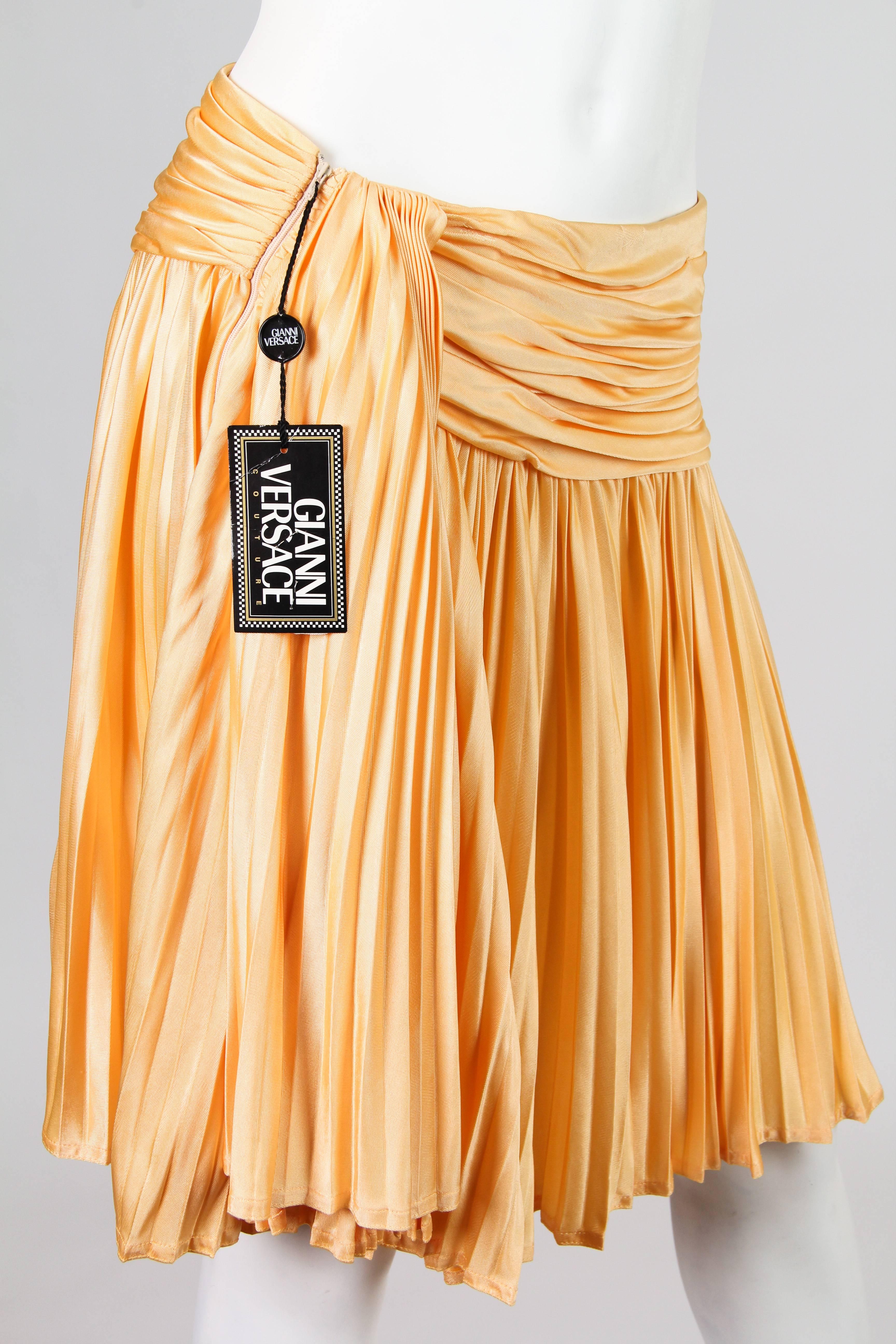 1990S GIANNI VERSACE Buttercream Yellow Rayon Jersey Mini Skirt With Slit For Sale 4